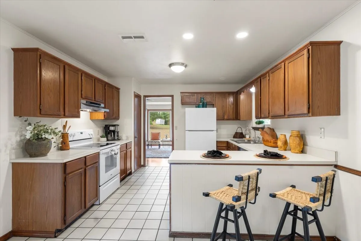 Single Family Residence For Sale in Smith County , 306 Lone Star Lane, Hideaway, Texas 75771, 3 Bedroom, 2 Bathroom, 2 Garage spaces, 1,793 Sqft, built in 1984, mls#21379590, Real Estate Agent in Hideaway, Homes For Sale in Smith county, Homes For Sale in Hideaway, Realtor in Hideaway Texas, Real Estate Brokerage Independent Realty Texas, Luminita Cordes Realtor