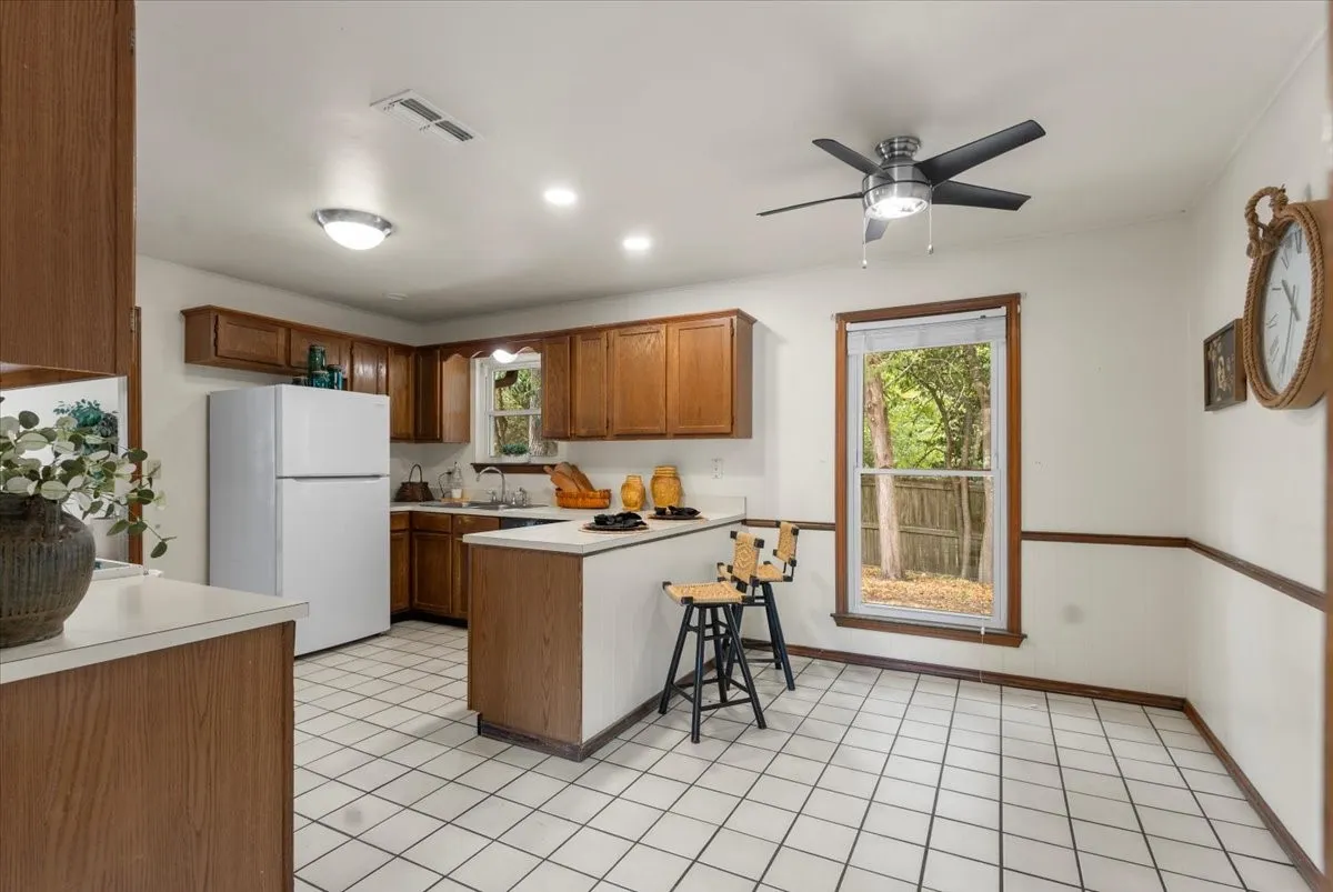 Single Family Residence For Sale in Smith County , 306 Lone Star Lane, Hideaway, Texas 75771, 3 Bedroom, 2 Bathroom, 2 Garage spaces, 1,793 Sqft, built in 1984, mls#21379590, Real Estate Agent in Hideaway, Homes For Sale in Smith county, Homes For Sale in Hideaway, Realtor in Hideaway Texas, Real Estate Brokerage Independent Realty Texas, Luminita Cordes Realtor