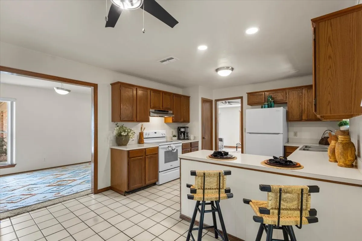 Single Family Residence For Sale in Smith County , 306 Lone Star Lane, Hideaway, Texas 75771, 3 Bedroom, 2 Bathroom, 2 Garage spaces, 1,793 Sqft, built in 1984, mls#21379590, Real Estate Agent in Hideaway, Homes For Sale in Smith county, Homes For Sale in Hideaway, Realtor in Hideaway Texas, Real Estate Brokerage Independent Realty Texas, Luminita Cordes Realtor