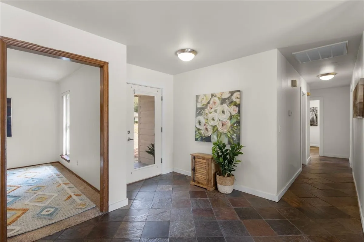 Single Family Residence For Sale in Smith County , 306 Lone Star Lane, Hideaway, Texas 75771, 3 Bedroom, 2 Bathroom, 2 Garage spaces, 1,793 Sqft, built in 1984, mls#21379590, Real Estate Agent in Hideaway, Homes For Sale in Smith county, Homes For Sale in Hideaway, Realtor in Hideaway Texas, Real Estate Brokerage Independent Realty Texas, Luminita Cordes Realtor