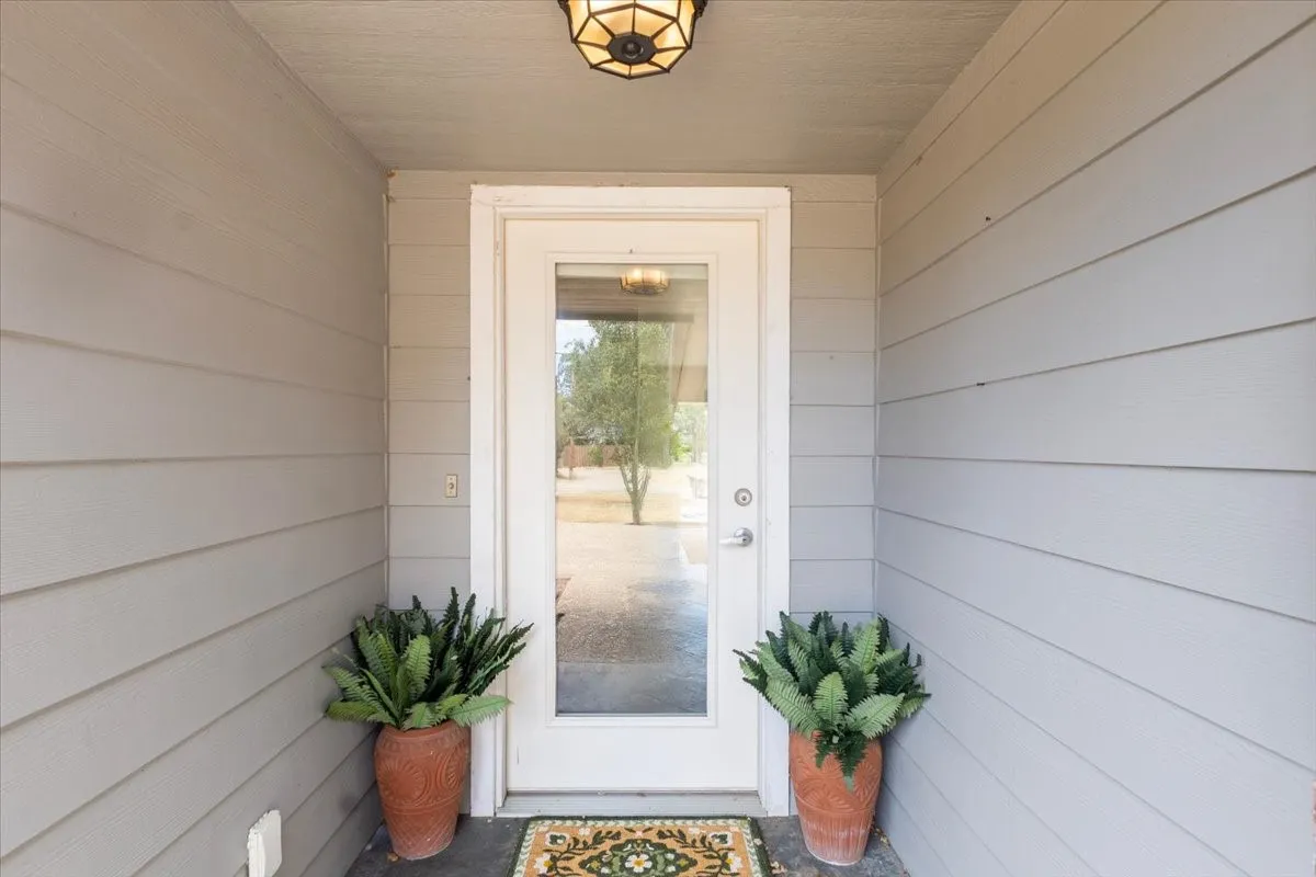 Single Family Residence For Sale in Smith County , 306 Lone Star Lane, Hideaway, Texas 75771, 3 Bedroom, 2 Bathroom, 2 Garage spaces, 1,793 Sqft, built in 1984, mls#21379590, Real Estate Agent in Hideaway, Homes For Sale in Smith county, Homes For Sale in Hideaway, Realtor in Hideaway Texas, Real Estate Brokerage Independent Realty Texas, Luminita Cordes Realtor