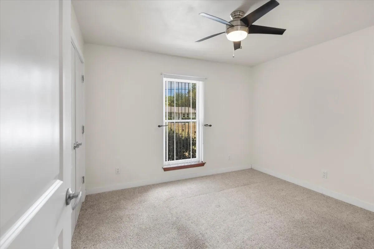 Single Family Residence For Sale in Smith County , 306 Lone Star Lane, Hideaway, Texas 75771, 3 Bedroom, 2 Bathroom, 2 Garage spaces, 1,793 Sqft, built in 1984, mls#21379590, Real Estate Agent in Hideaway, Homes For Sale in Smith county, Homes For Sale in Hideaway, Realtor in Hideaway Texas, Real Estate Brokerage Independent Realty Texas, Luminita Cordes Realtor
