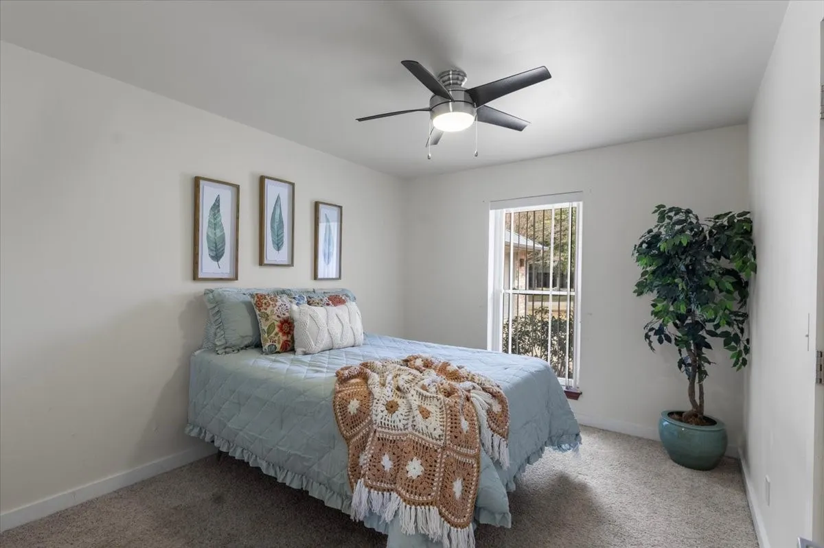Single Family Residence For Sale in Smith County , 306 Lone Star Lane, Hideaway, Texas 75771, 3 Bedroom, 2 Bathroom, 2 Garage spaces, 1,793 Sqft, built in 1984, mls#21379590, Real Estate Agent in Hideaway, Homes For Sale in Smith county, Homes For Sale in Hideaway, Realtor in Hideaway Texas, Real Estate Brokerage Independent Realty Texas, Luminita Cordes Realtor