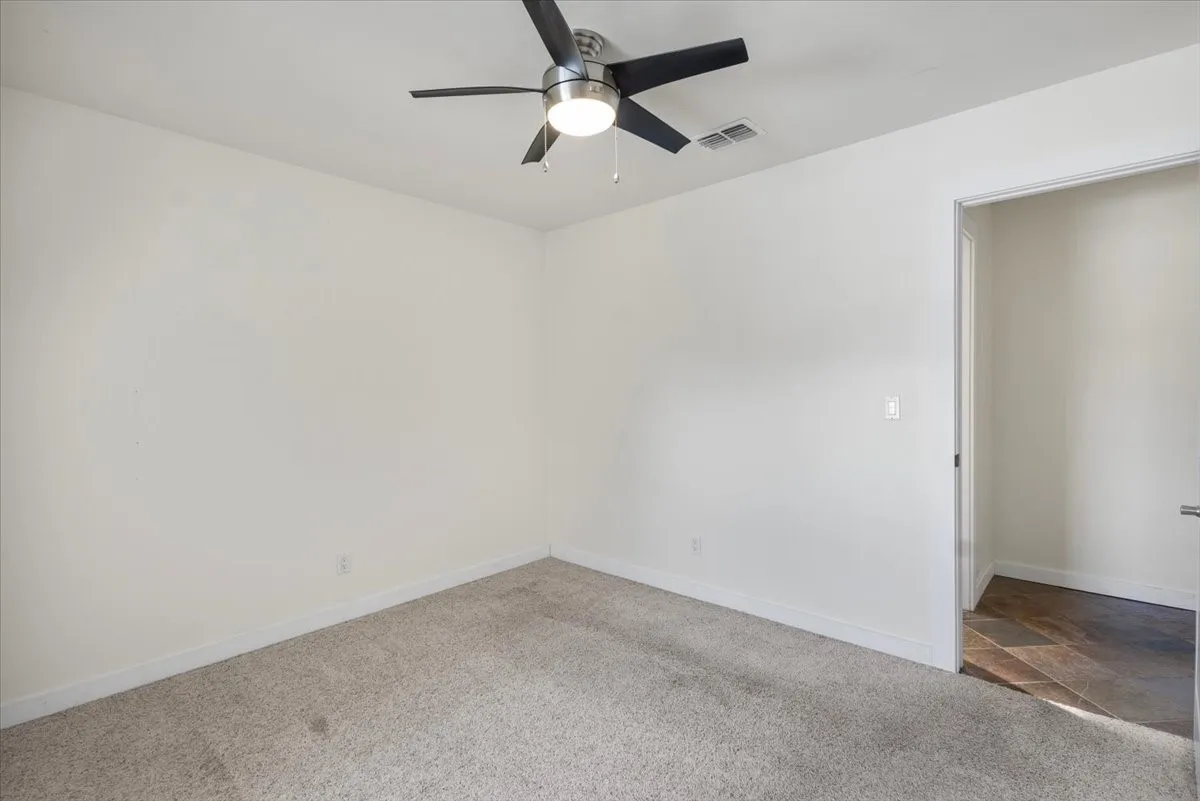 Single Family Residence For Sale in Smith County , 306 Lone Star Lane, Hideaway, Texas 75771, 3 Bedroom, 2 Bathroom, 2 Garage spaces, 1,793 Sqft, built in 1984, mls#21379590, Real Estate Agent in Hideaway, Homes For Sale in Smith county, Homes For Sale in Hideaway, Realtor in Hideaway Texas, Real Estate Brokerage Independent Realty Texas, Luminita Cordes Realtor