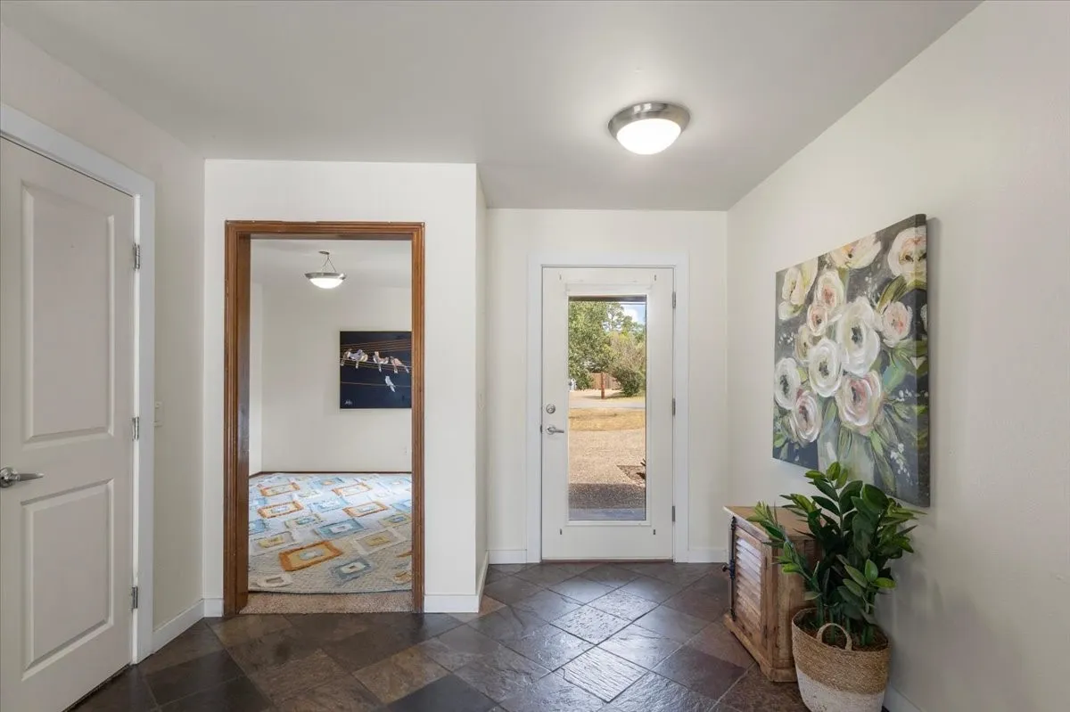 Single Family Residence For Sale in Smith County , 306 Lone Star Lane, Hideaway, Texas 75771, 3 Bedroom, 2 Bathroom, 2 Garage spaces, 1,793 Sqft, built in 1984, mls#21379590, Real Estate Agent in Hideaway, Homes For Sale in Smith county, Homes For Sale in Hideaway, Realtor in Hideaway Texas, Real Estate Brokerage Independent Realty Texas, Luminita Cordes Realtor