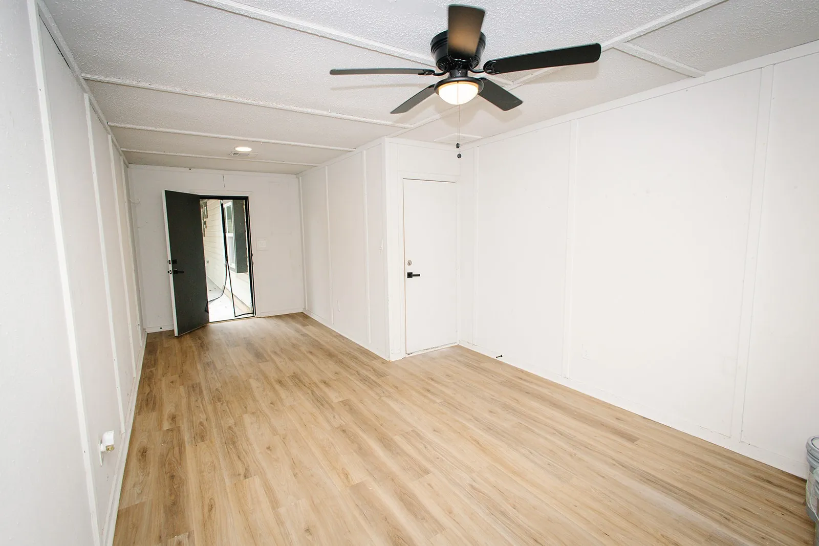 Flex room office, gym, hobby room