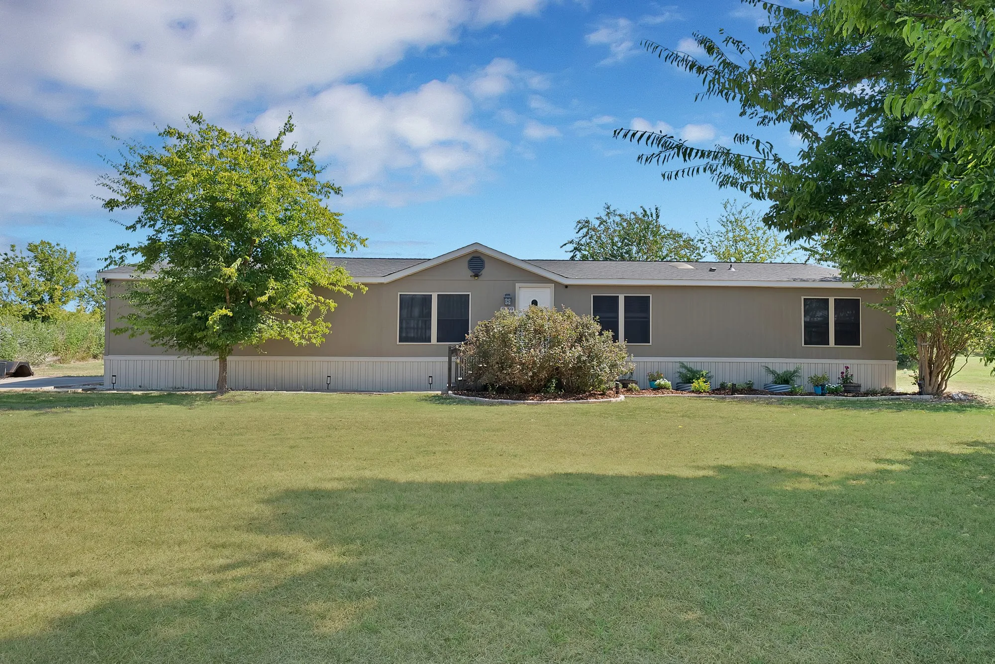 Mobile Home For Sale in Hunt County , 9159 County Road 2584, Royse City, Texas 75189, 4 Bedroom, 2 Bathroom, Garage spaces, 2,432 Sqft, built in 2008, mls#21379496, Real Estate Agent in Royse City, Homes For Sale in Hunt county, Homes For Sale in Royse City, Realtor in Royse City Texas, Real Estate Brokerage Independent Realty Texas, Luminita Cordes Realtor