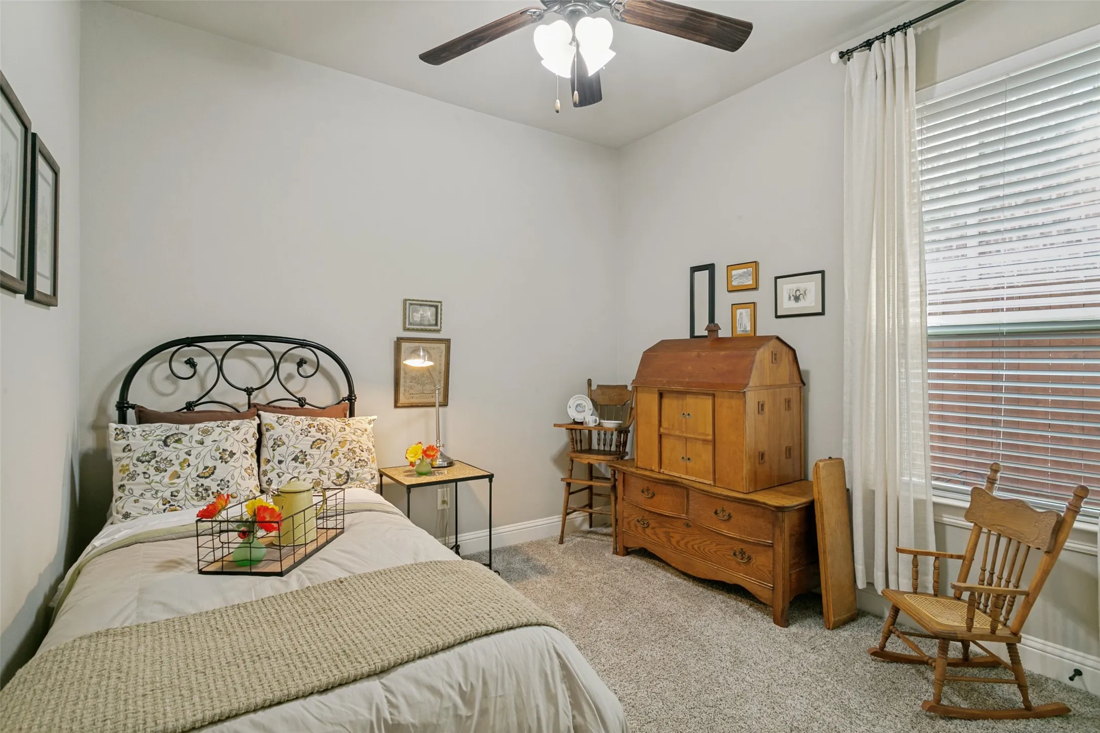 Single Family Residence For Rent in Denton County , 417 Chestnut Lane, Roanoke, Texas 76262, 4 Bedroom, 3 Bathroom, 2 Garage spaces, 2,689 Sqft, built in 2015, mls#21379596, Real Estate Agent in Roanoke, Homes For Rent in Denton county, Homes For Rent in Roanoke, Realtor in Roanoke Texas, Real Estate Brokerage Independent Realty Texas, Luminita Cordes Realtor