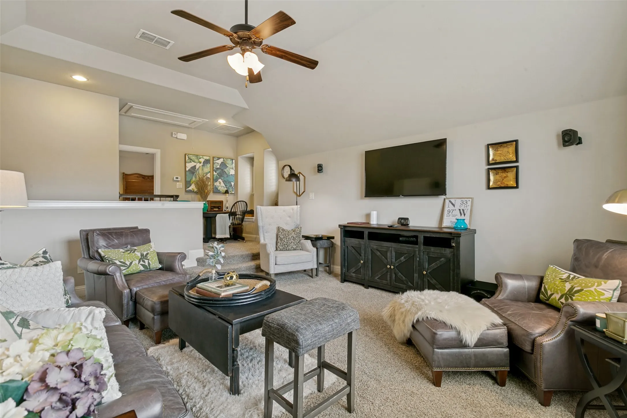 Single Family Residence For Rent in Denton County , 417 Chestnut Lane, Roanoke, Texas 76262, 4 Bedroom, 3 Bathroom, 2 Garage spaces, 2,689 Sqft, built in 2015, mls#21379596, Real Estate Agent in Roanoke, Homes For Rent in Denton county, Homes For Rent in Roanoke, Realtor in Roanoke Texas, Real Estate Brokerage Independent Realty Texas, Luminita Cordes Realtor