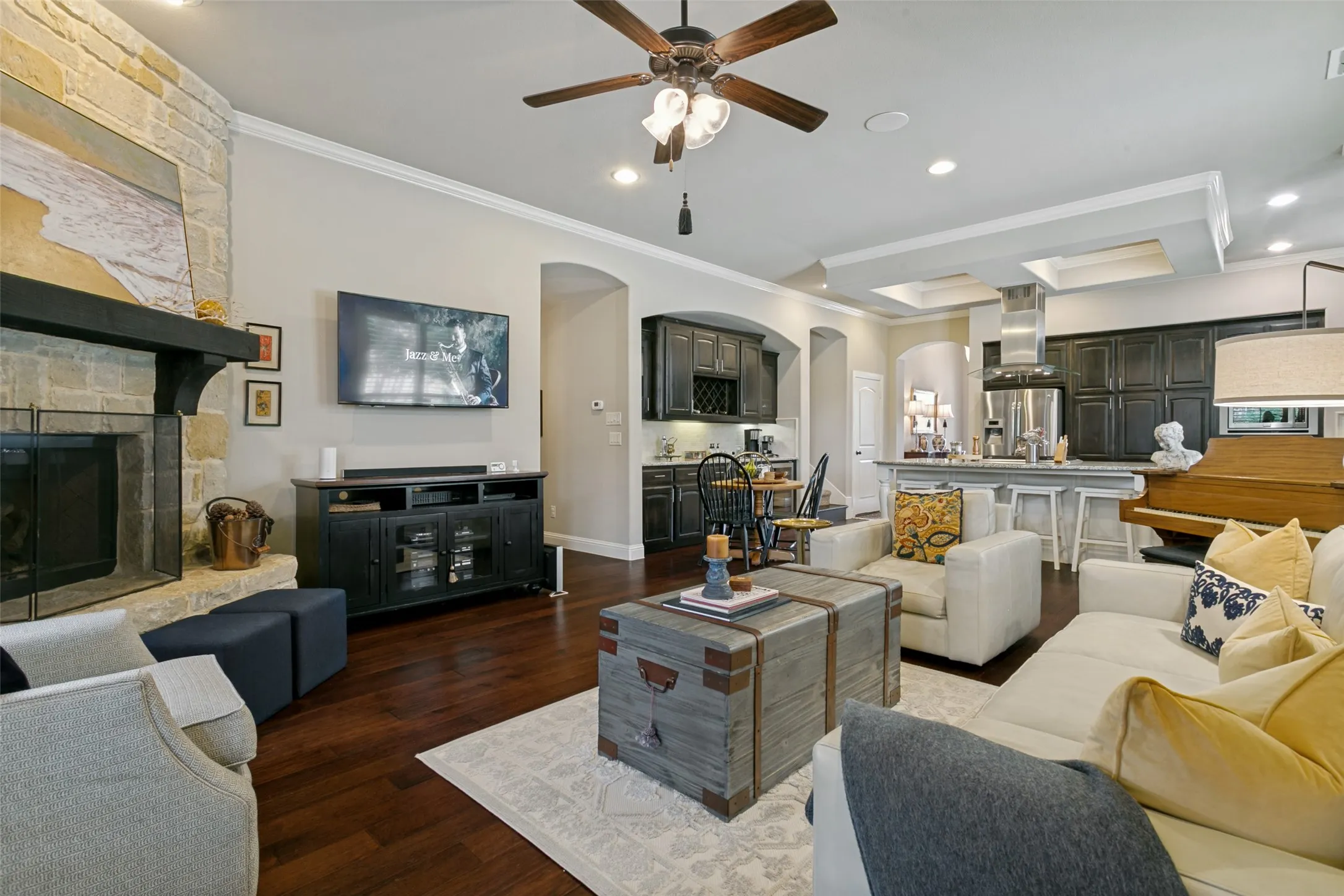 Single Family Residence For Rent in Denton County , 417 Chestnut Lane, Roanoke, Texas 76262, 4 Bedroom, 3 Bathroom, 2 Garage spaces, 2,689 Sqft, built in 2015, mls#21379596, Real Estate Agent in Roanoke, Homes For Rent in Denton county, Homes For Rent in Roanoke, Realtor in Roanoke Texas, Real Estate Brokerage Independent Realty Texas, Luminita Cordes Realtor