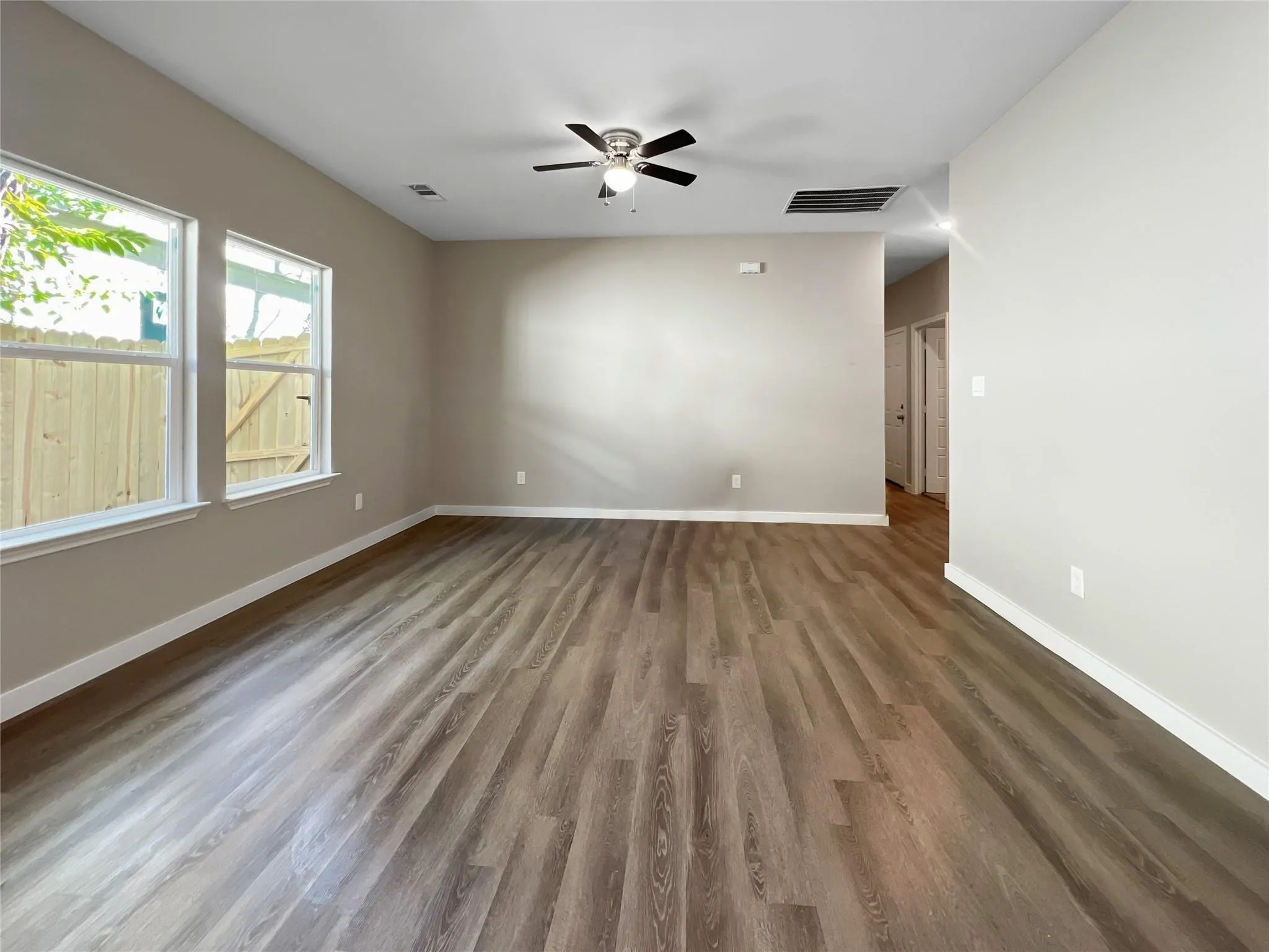 Single Family Residence For Rent in Dallas County , 4615 Roberts Avenue, Dallas, Texas 75215, 2 Bedroom, 2 Bathroom, 2 Garage spaces, 1,500 Sqft, built in 2023, mls#21379598, Real Estate Agent in Dallas, Homes For Rent in Dallas county, Homes For Rent in Dallas, Realtor in Dallas Texas, Real Estate Brokerage Independent Realty Texas, Luminita Cordes Realtor