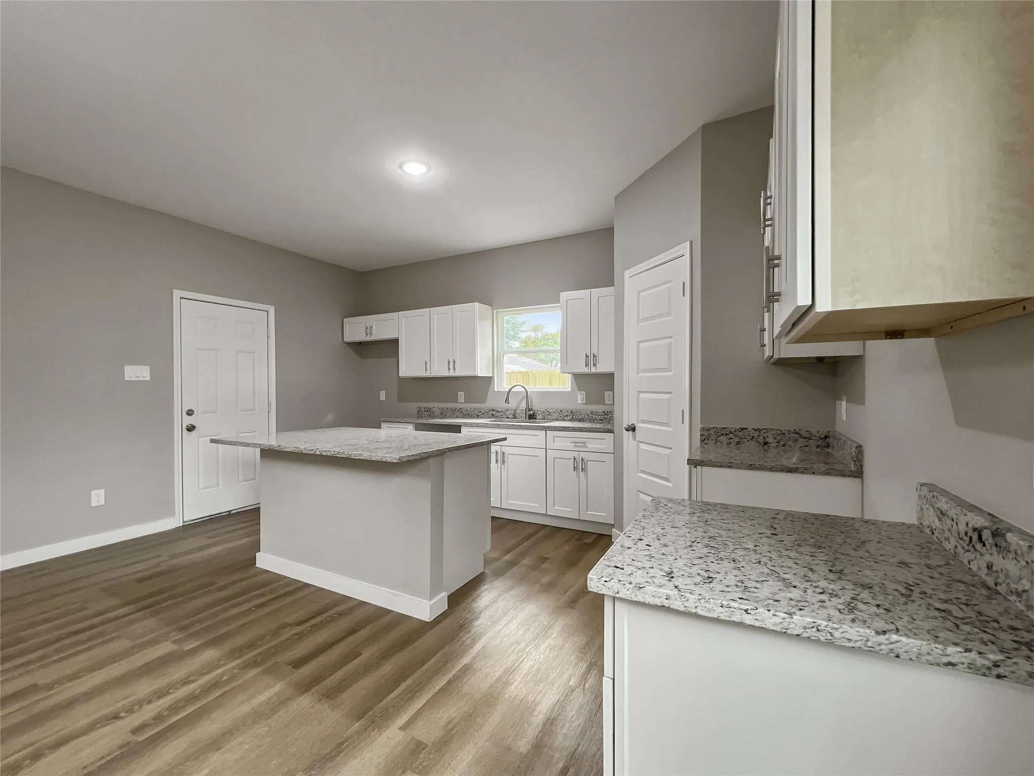 Single Family Residence For Rent in Dallas County , 4615 Roberts Avenue, Dallas, Texas 75215, 2 Bedroom, 2 Bathroom, 2 Garage spaces, 1,500 Sqft, built in 2023, mls#21379598, Real Estate Agent in Dallas, Homes For Rent in Dallas county, Homes For Rent in Dallas, Realtor in Dallas Texas, Real Estate Brokerage Independent Realty Texas, Luminita Cordes Realtor