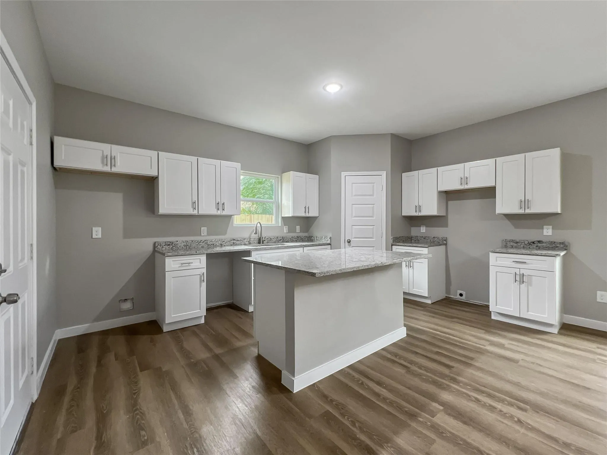 Single Family Residence For Rent in Dallas County , 4615 Roberts Avenue, Dallas, Texas 75215, 2 Bedroom, 2 Bathroom, 2 Garage spaces, 1,500 Sqft, built in 2023, mls#21379598, Real Estate Agent in Dallas, Homes For Rent in Dallas county, Homes For Rent in Dallas, Realtor in Dallas Texas, Real Estate Brokerage Independent Realty Texas, Luminita Cordes Realtor