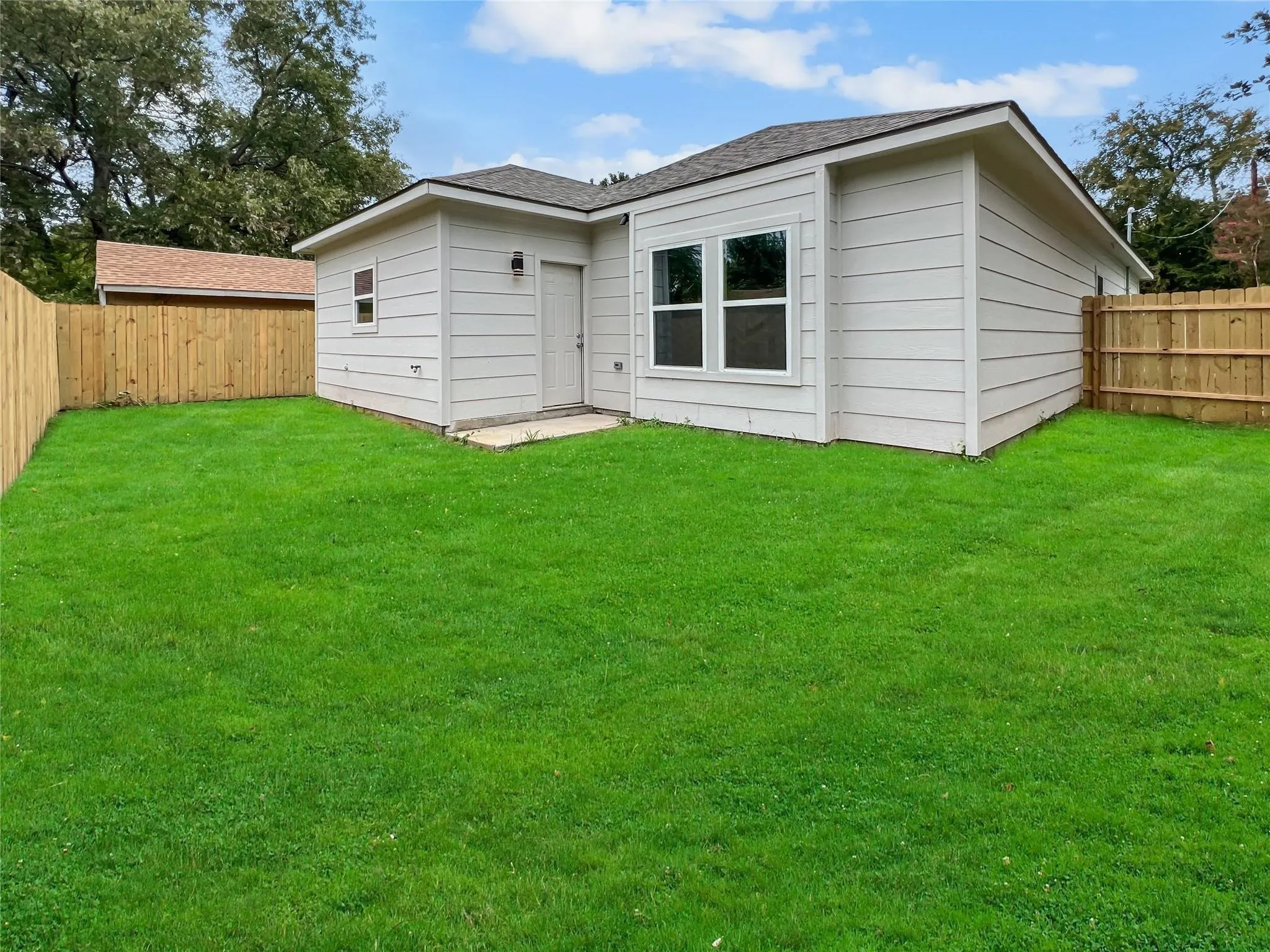 Single Family Residence For Rent in Dallas County , 4615 Roberts Avenue, Dallas, Texas 75215, 2 Bedroom, 2 Bathroom, 2 Garage spaces, 1,500 Sqft, built in 2023, mls#21379598, Real Estate Agent in Dallas, Homes For Rent in Dallas county, Homes For Rent in Dallas, Realtor in Dallas Texas, Real Estate Brokerage Independent Realty Texas, Luminita Cordes Realtor