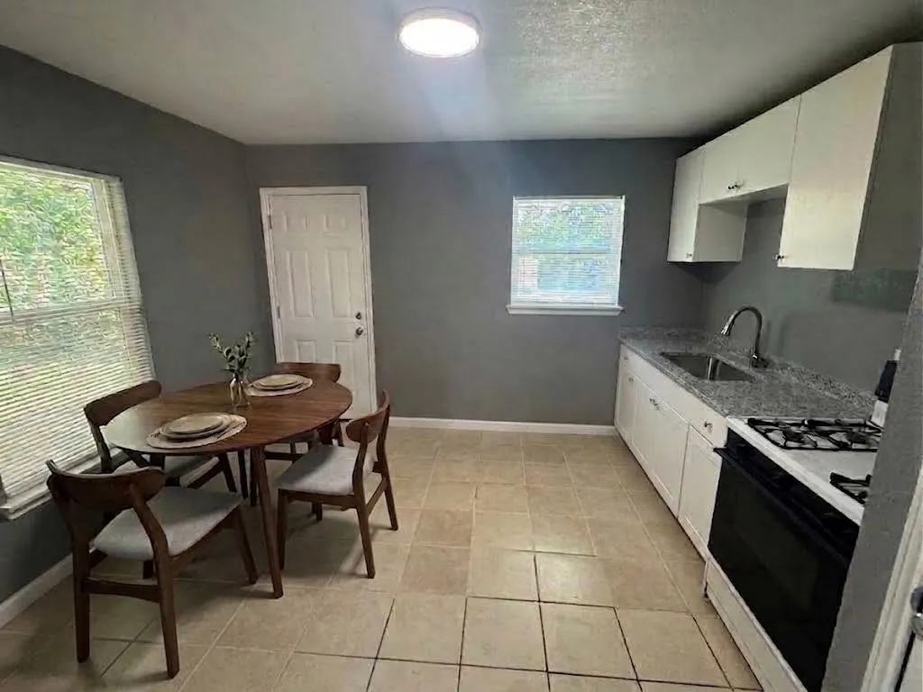 Single Family Residence For Sale in Tarrant County , 4040 Runnels Street, Fort Worth, Texas 76106, 3 Bedroom, 1 Bathroom, Garage spaces, 840 Sqft, built in 1955, mls#21376848, Real Estate Agent in Fort Worth, Homes For Sale in Tarrant county, Homes For Sale in Fort Worth, Realtor in Fort Worth Texas, Real Estate Brokerage Independent Realty Texas, Luminita Cordes Realtor