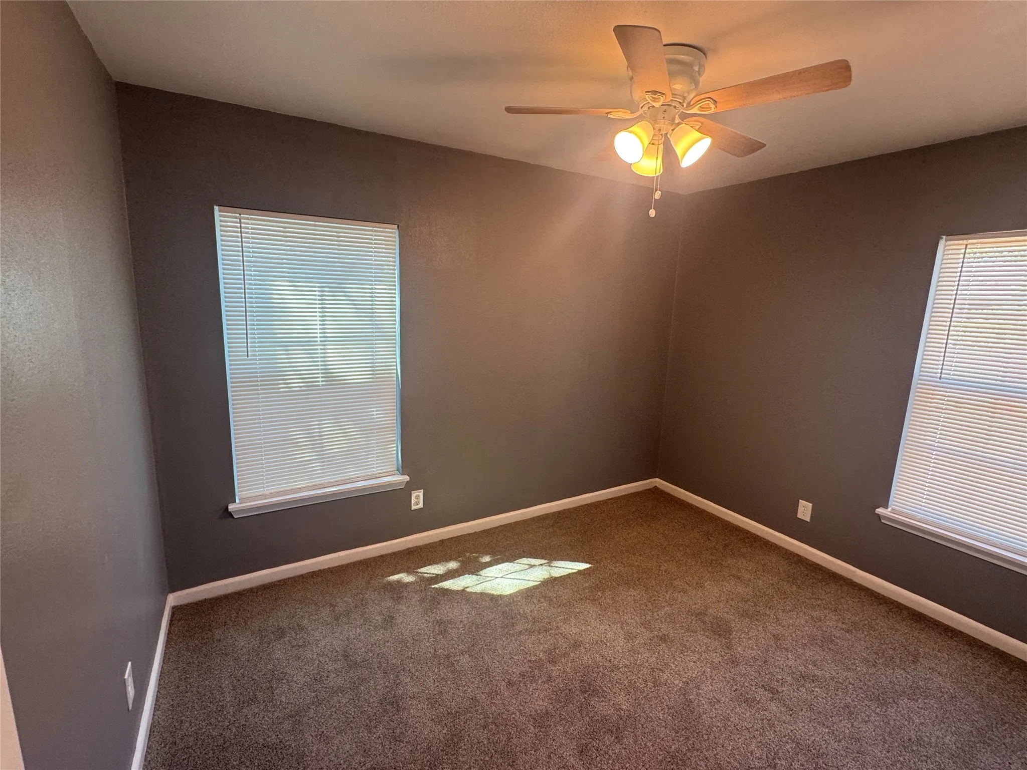 Single Family Residence For Sale in Tarrant County , 4040 Runnels Street, Fort Worth, Texas 76106, 3 Bedroom, 1 Bathroom, Garage spaces, 840 Sqft, built in 1955, mls#21376848, Real Estate Agent in Fort Worth, Homes For Sale in Tarrant county, Homes For Sale in Fort Worth, Realtor in Fort Worth Texas, Real Estate Brokerage Independent Realty Texas, Luminita Cordes Realtor