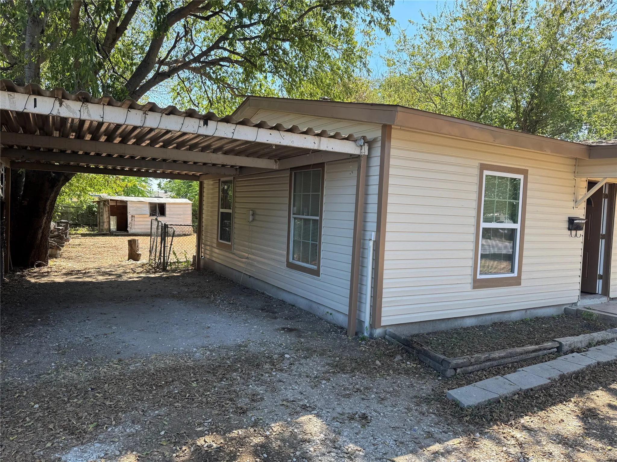 Single Family Residence For Sale in Tarrant County , 4040 Runnels Street, Fort Worth, Texas 76106, 3 Bedroom, 1 Bathroom, Garage spaces, 840 Sqft, built in 1955, mls#21376848, Real Estate Agent in Fort Worth, Homes For Sale in Tarrant county, Homes For Sale in Fort Worth, Realtor in Fort Worth Texas, Real Estate Brokerage Independent Realty Texas, Luminita Cordes Realtor