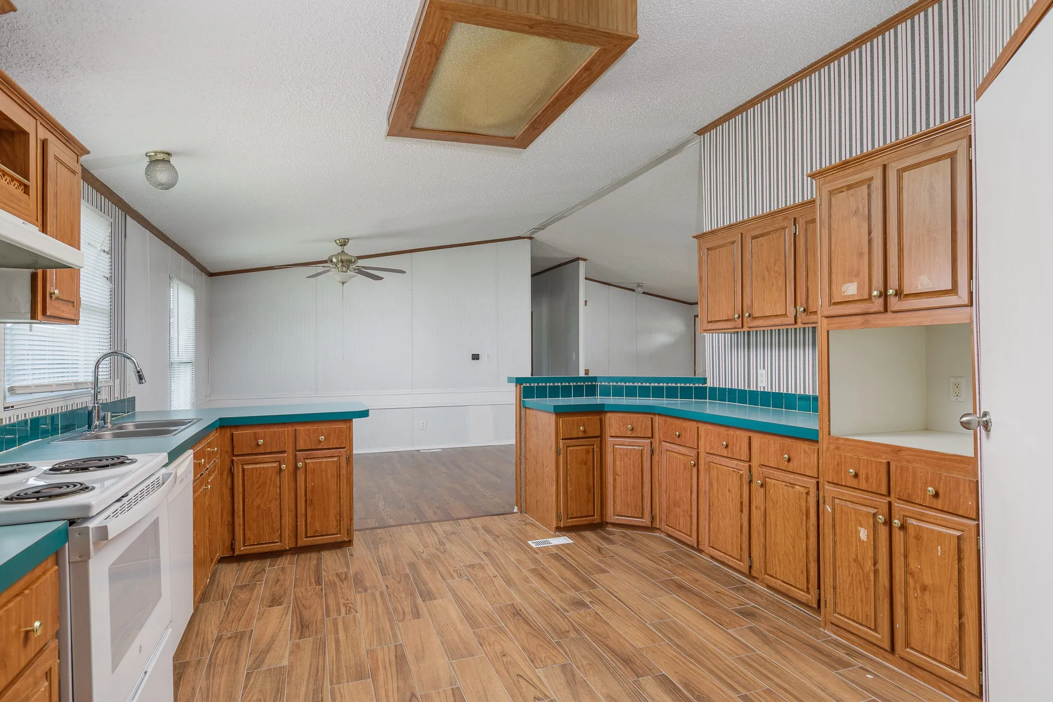 Mobile Home For Sale in Collin County , 4622 County Road 1081, Princeton, Texas 75407, 3 Bedroom, 2 Bathroom, Garage spaces, 1,904 Sqft, built in 1998, mls#21379549, Real Estate Agent in Princeton, Homes For Sale in Collin county, Homes For Sale in Princeton, Realtor in Princeton Texas, Real Estate Brokerage Independent Realty Texas, Luminita Cordes Realtor