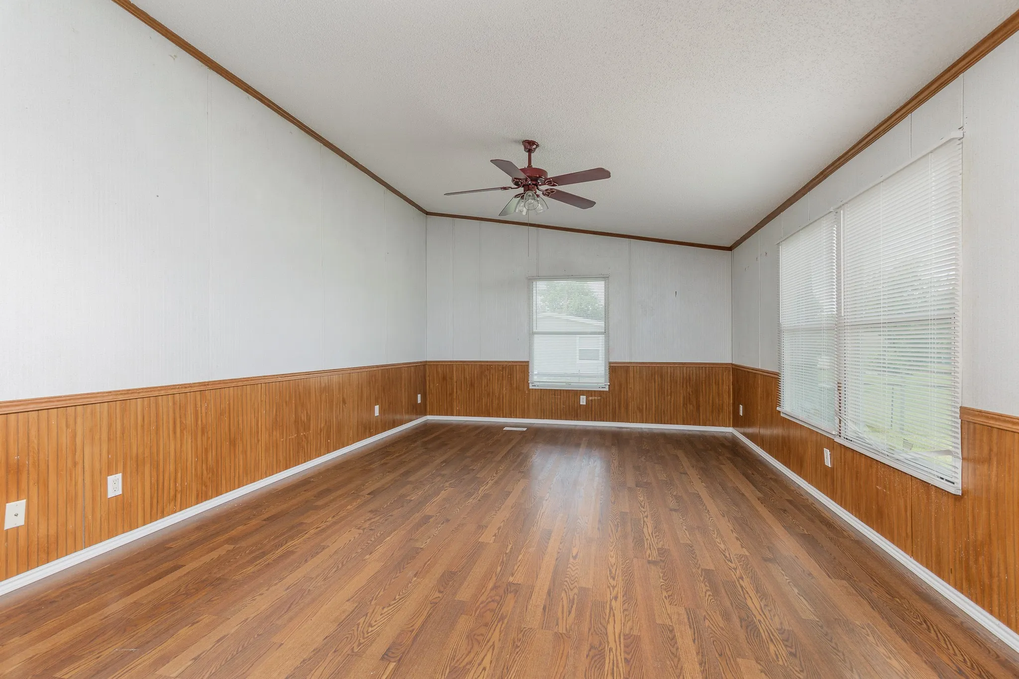 Mobile Home For Sale in Collin County , 4622 County Road 1081, Princeton, Texas 75407, 3 Bedroom, 2 Bathroom, Garage spaces, 1,904 Sqft, built in 1998, mls#21379549, Real Estate Agent in Princeton, Homes For Sale in Collin county, Homes For Sale in Princeton, Realtor in Princeton Texas, Real Estate Brokerage Independent Realty Texas, Luminita Cordes Realtor