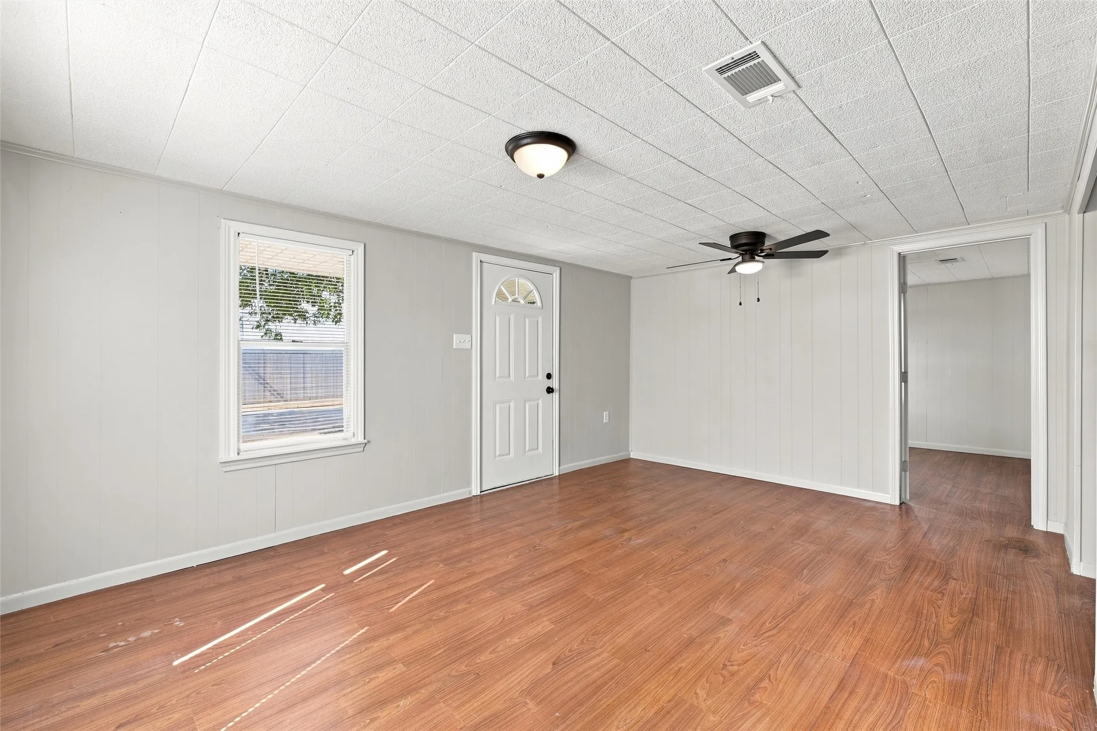 Single Family Residence For Sale in Mc Lennan County , 3216 Pewitt Drive, Waco, Texas 76706, 3 Bedroom, 2 Bathroom, Garage spaces, 1,036 Sqft, built in 1952, mls#21379604, Real Estate Agent in Waco, Homes For Sale in Mc Lennan county, Homes For Sale in Waco, Realtor in Waco Texas, Real Estate Brokerage Independent Realty Texas, Luminita Cordes Realtor