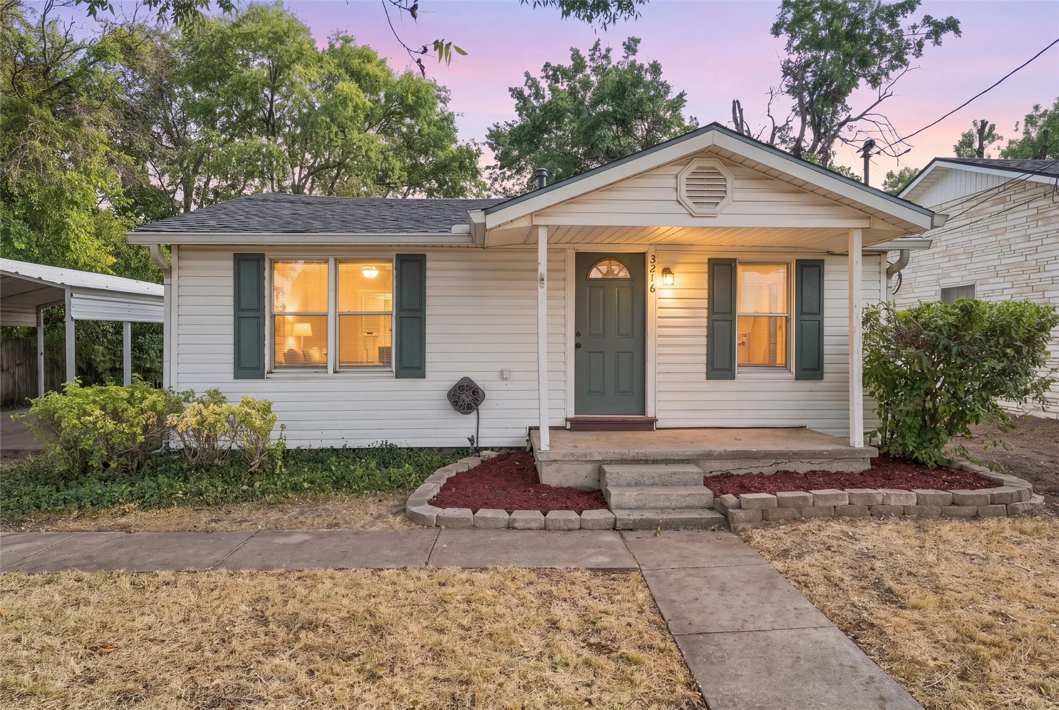 Single Family Residence For Sale in Mc Lennan County , 3216 Pewitt Drive, Waco, Texas 76706, 3 Bedroom, 2 Bathroom, Garage spaces, 1,036 Sqft, built in 1952, mls#21379604, Real Estate Agent in Waco, Homes For Sale in Mc Lennan county, Homes For Sale in Waco, Realtor in Waco Texas, Real Estate Brokerage Independent Realty Texas, Luminita Cordes Realtor