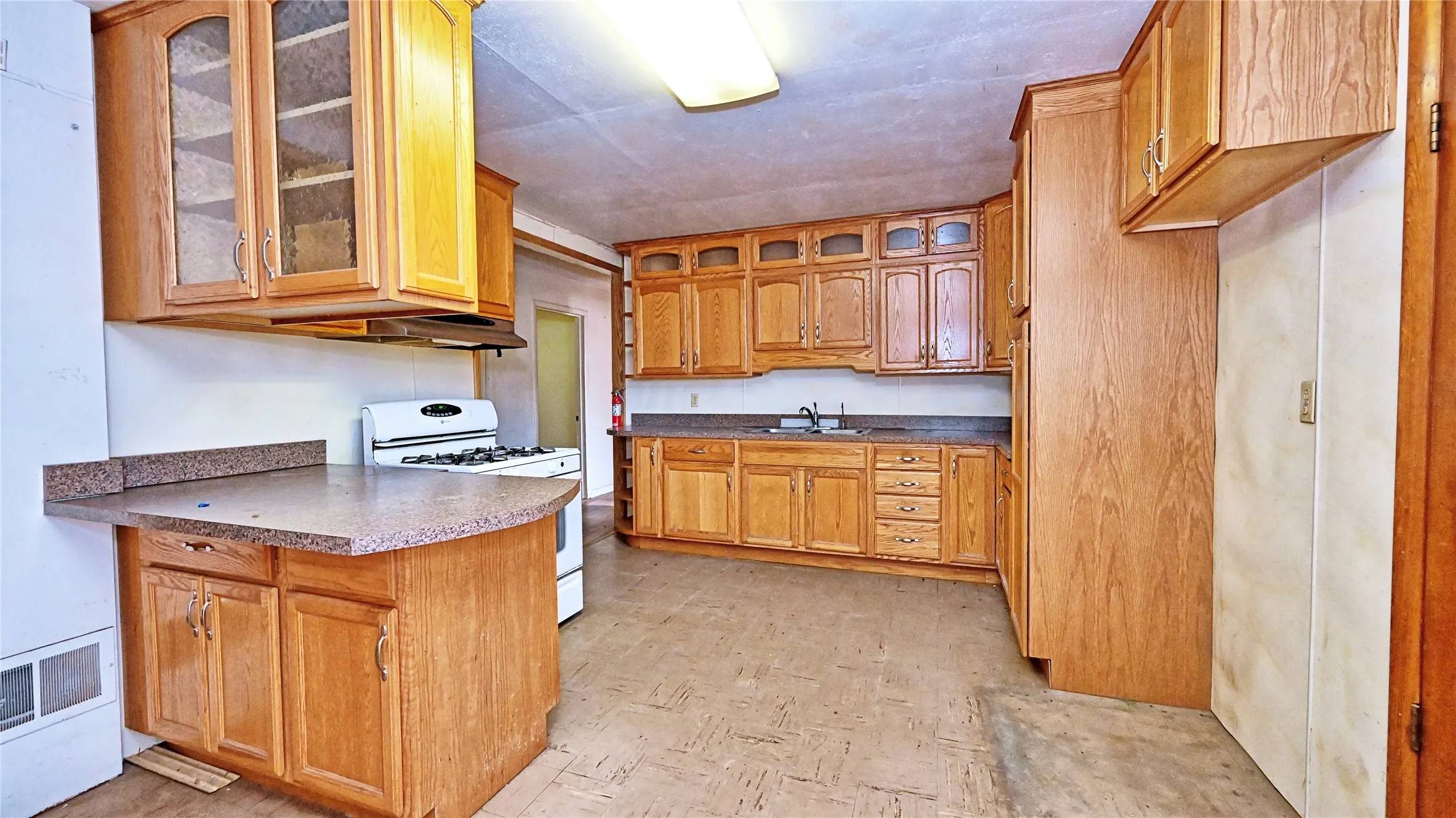 Single Family Residence For Sale in Montague County , 5423 Fm 1956, Nocona, Texas 76255, 4 Bedroom, 2 Bathroom, Garage spaces, 1,620 Sqft, built in 1955, mls#21369687, Real Estate Agent in Nocona, Homes For Sale in Montague county, Homes For Sale in Nocona, Realtor in Nocona Texas, Real Estate Brokerage Independent Realty Texas, Luminita Cordes Realtor