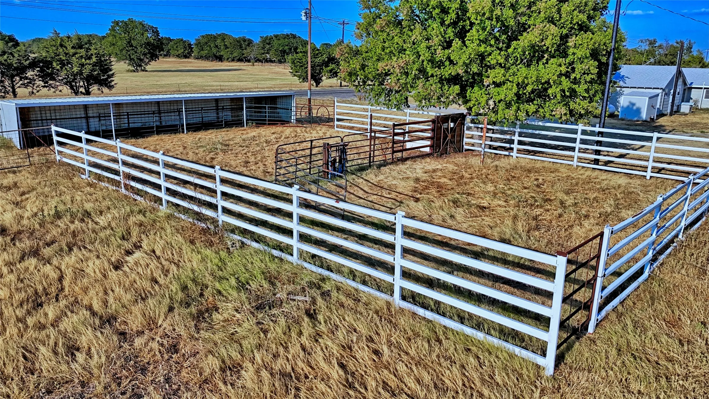 Single Family Residence For Sale in Montague County , 5423 Fm 1956, Nocona, Texas 76255, 4 Bedroom, 2 Bathroom, Garage spaces, 1,620 Sqft, built in 1955, mls#21369687, Real Estate Agent in Nocona, Homes For Sale in Montague county, Homes For Sale in Nocona, Realtor in Nocona Texas, Real Estate Brokerage Independent Realty Texas, Luminita Cordes Realtor