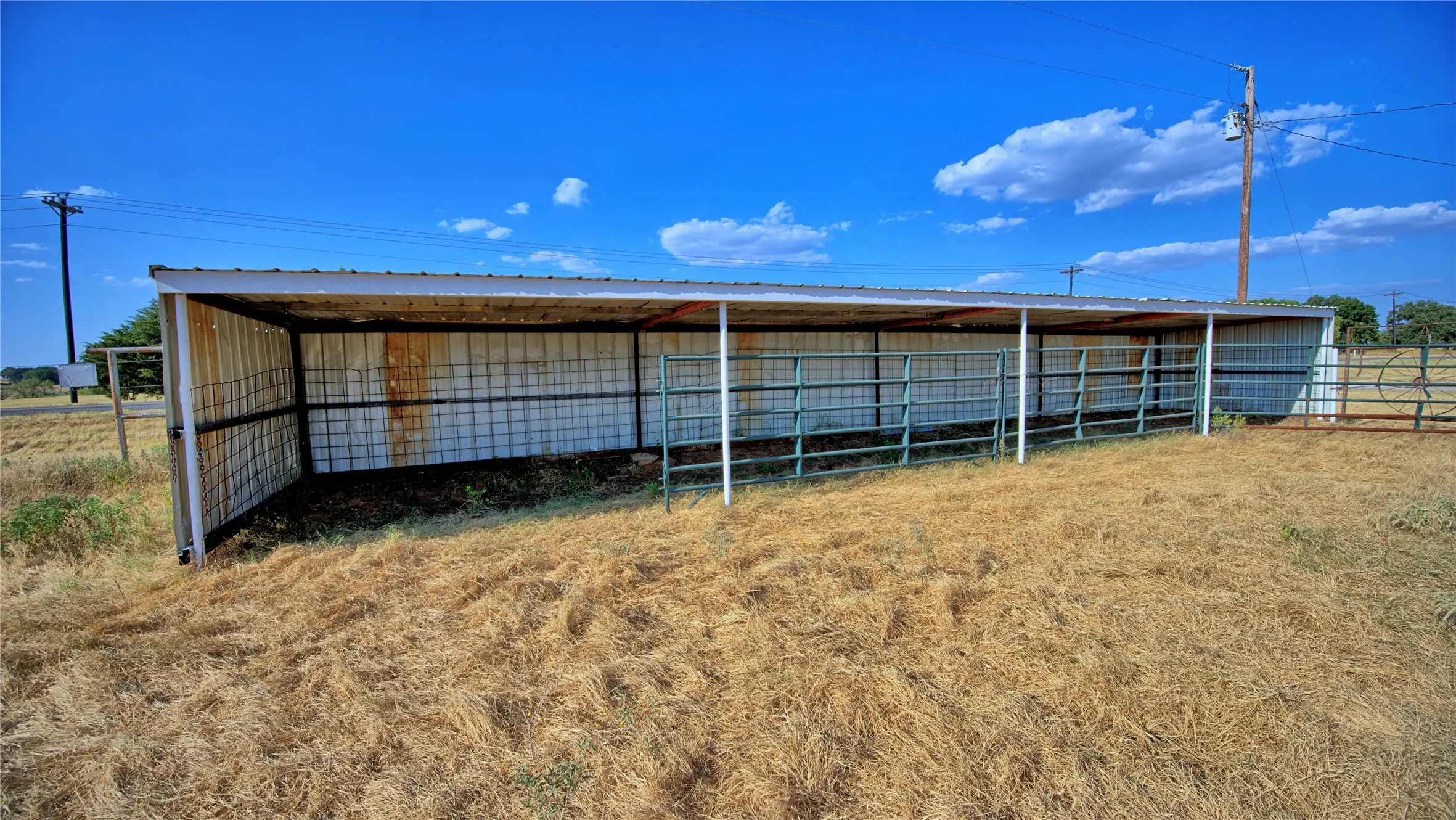 Single Family Residence For Sale in Montague County , 5423 Fm 1956, Nocona, Texas 76255, 4 Bedroom, 2 Bathroom, Garage spaces, 1,620 Sqft, built in 1955, mls#21369687, Real Estate Agent in Nocona, Homes For Sale in Montague county, Homes For Sale in Nocona, Realtor in Nocona Texas, Real Estate Brokerage Independent Realty Texas, Luminita Cordes Realtor