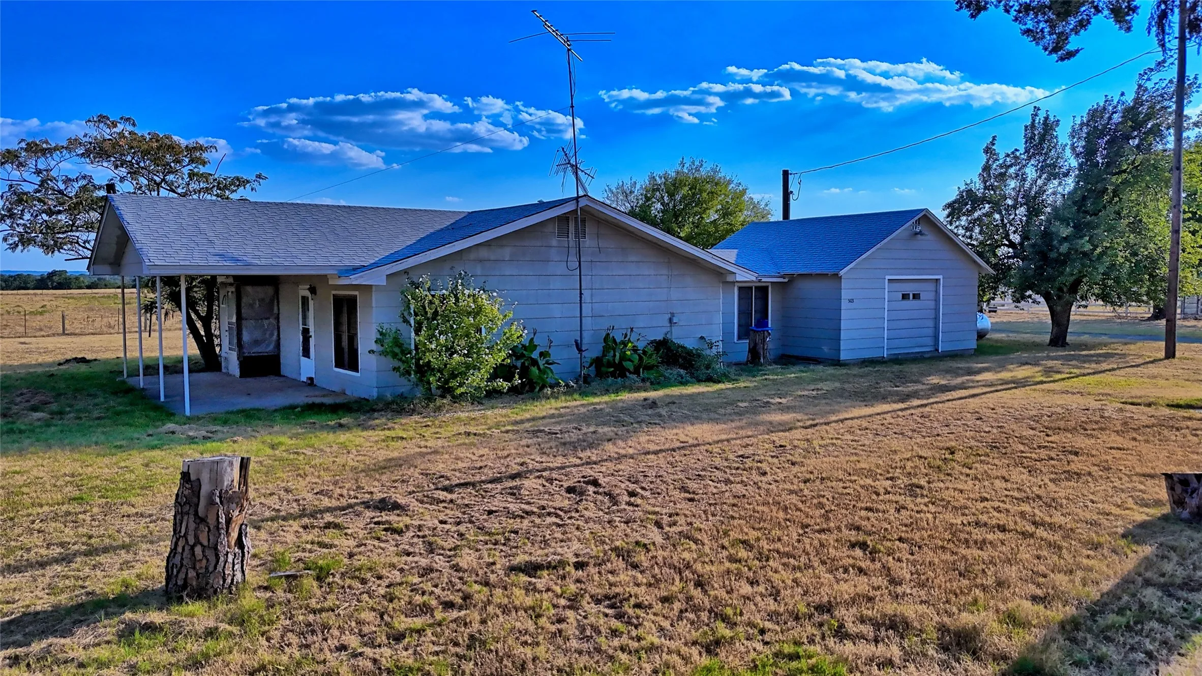 Single Family Residence For Sale in Montague County , 5423 Fm 1956, Nocona, Texas 76255, 4 Bedroom, 2 Bathroom, Garage spaces, 1,620 Sqft, built in 1955, mls#21369687, Real Estate Agent in Nocona, Homes For Sale in Montague county, Homes For Sale in Nocona, Realtor in Nocona Texas, Real Estate Brokerage Independent Realty Texas, Luminita Cordes Realtor
