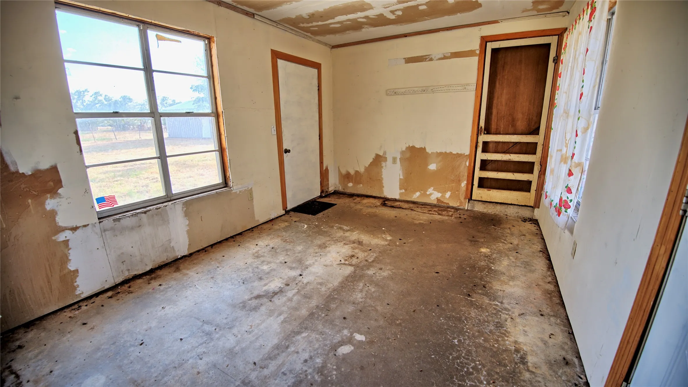 Single Family Residence For Sale in Montague County , 5423 Fm 1956, Nocona, Texas 76255, 4 Bedroom, 2 Bathroom, Garage spaces, 1,620 Sqft, built in 1955, mls#21369687, Real Estate Agent in Nocona, Homes For Sale in Montague county, Homes For Sale in Nocona, Realtor in Nocona Texas, Real Estate Brokerage Independent Realty Texas, Luminita Cordes Realtor