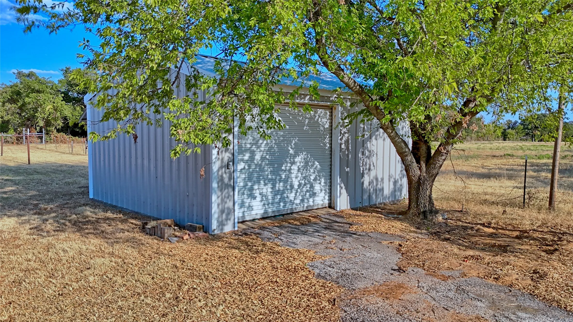 Single Family Residence For Sale in Montague County , 5423 Fm 1956, Nocona, Texas 76255, 4 Bedroom, 2 Bathroom, Garage spaces, 1,620 Sqft, built in 1955, mls#21369687, Real Estate Agent in Nocona, Homes For Sale in Montague county, Homes For Sale in Nocona, Realtor in Nocona Texas, Real Estate Brokerage Independent Realty Texas, Luminita Cordes Realtor