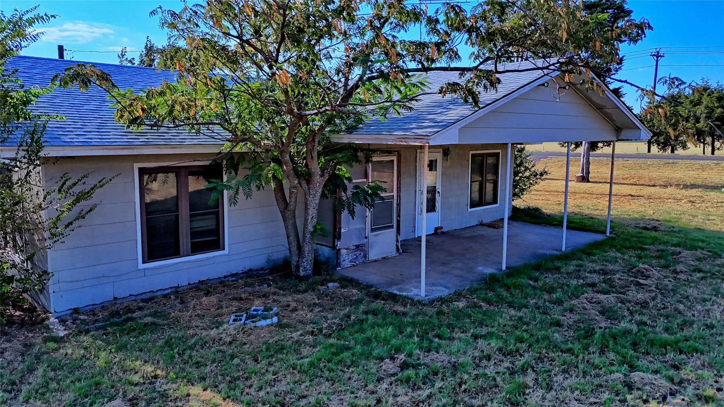 Single Family Residence For Sale in Montague County , 5423 Fm 1956, Nocona, Texas 76255, 4 Bedroom, 2 Bathroom, Garage spaces, 1,620 Sqft, built in 1955, mls#21369687, Real Estate Agent in Nocona, Homes For Sale in Montague county, Homes For Sale in Nocona, Realtor in Nocona Texas, Real Estate Brokerage Independent Realty Texas, Luminita Cordes Realtor