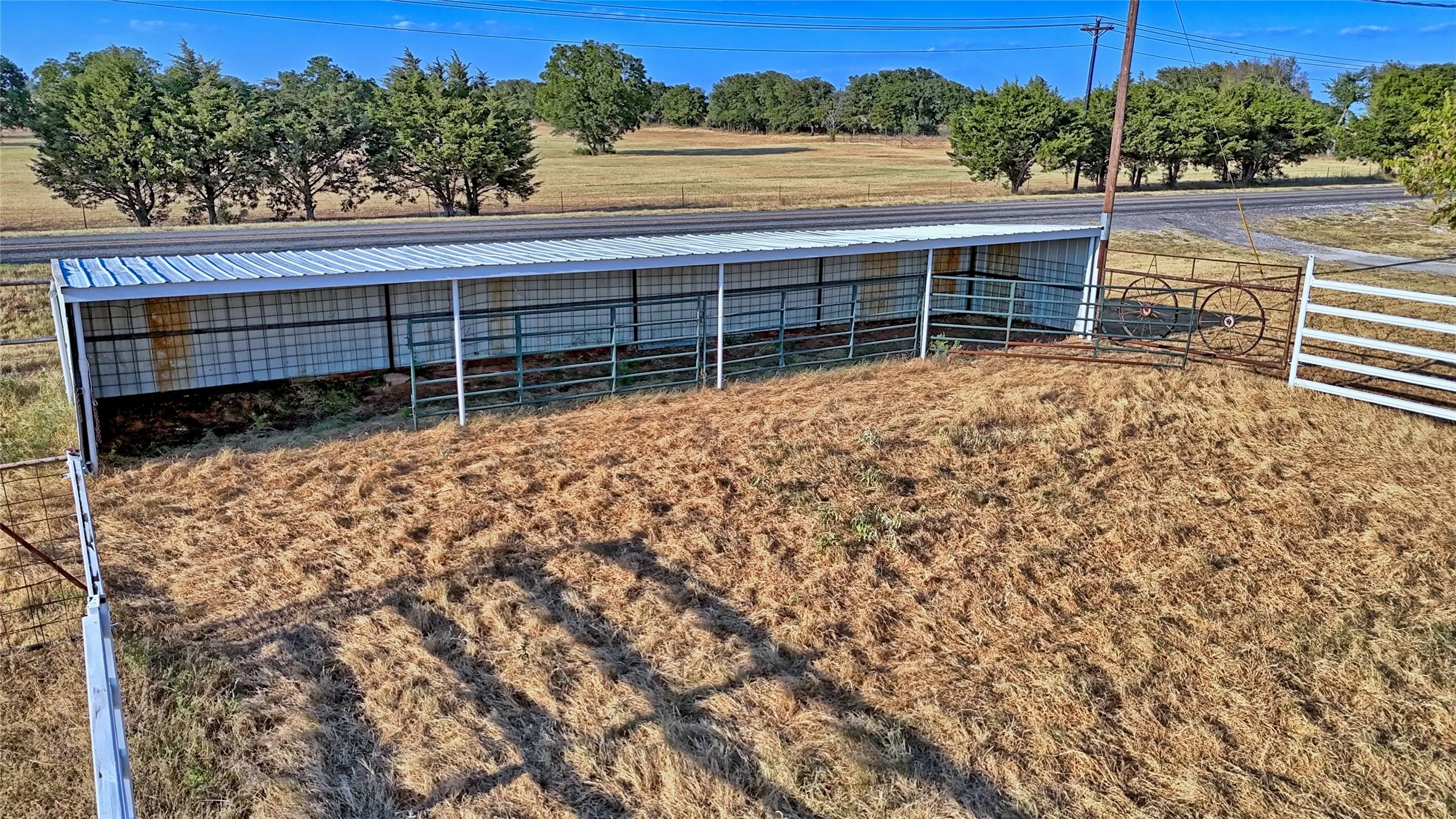 Single Family Residence For Sale in Montague County , 5423 Fm 1956, Nocona, Texas 76255, 4 Bedroom, 2 Bathroom, Garage spaces, 1,620 Sqft, built in 1955, mls#21369687, Real Estate Agent in Nocona, Homes For Sale in Montague county, Homes For Sale in Nocona, Realtor in Nocona Texas, Real Estate Brokerage Independent Realty Texas, Luminita Cordes Realtor