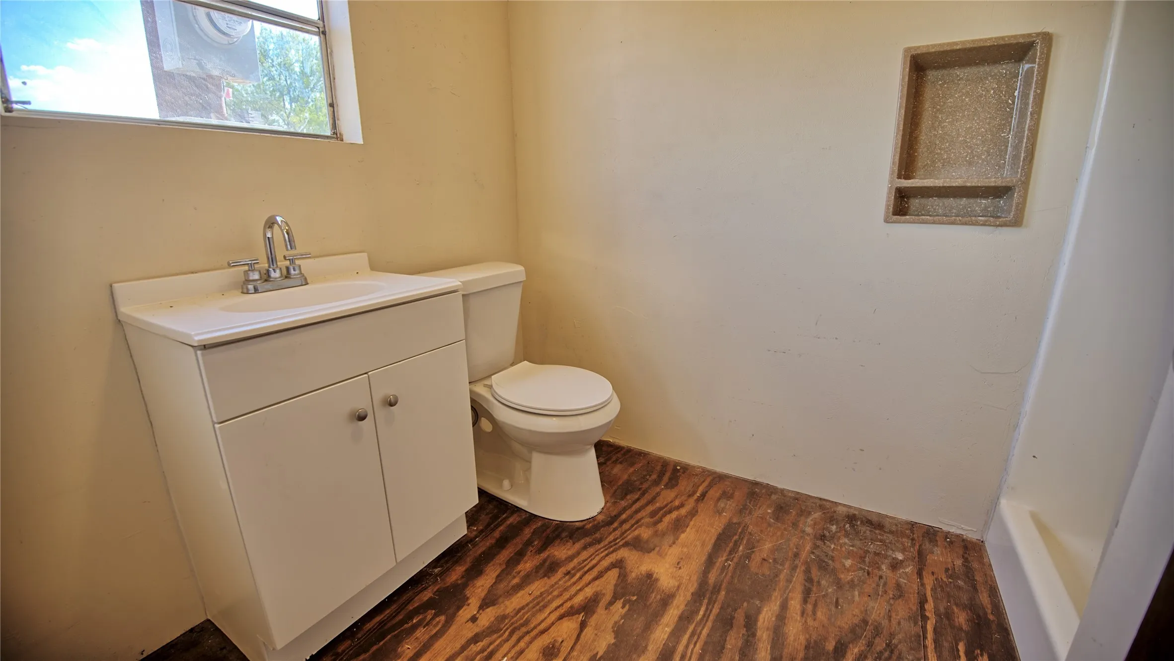 Single Family Residence For Sale in Montague County , 5423 Fm 1956, Nocona, Texas 76255, 4 Bedroom, 2 Bathroom, Garage spaces, 1,620 Sqft, built in 1955, mls#21369687, Real Estate Agent in Nocona, Homes For Sale in Montague county, Homes For Sale in Nocona, Realtor in Nocona Texas, Real Estate Brokerage Independent Realty Texas, Luminita Cordes Realtor