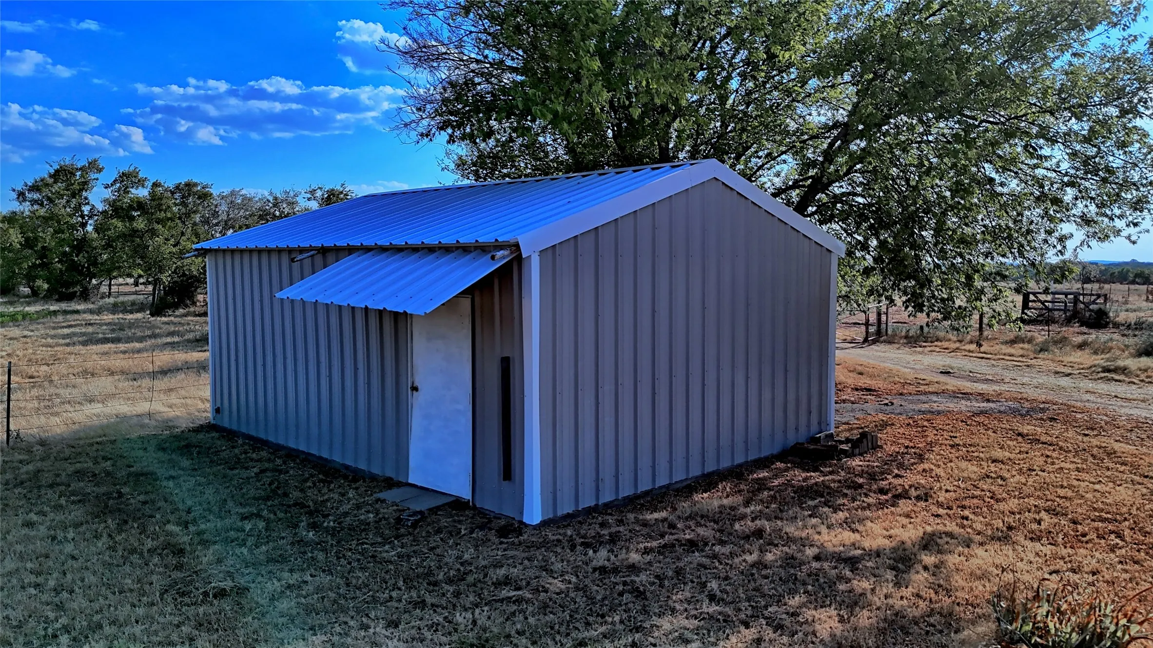 Single Family Residence For Sale in Montague County , 5423 Fm 1956, Nocona, Texas 76255, 4 Bedroom, 2 Bathroom, Garage spaces, 1,620 Sqft, built in 1955, mls#21369687, Real Estate Agent in Nocona, Homes For Sale in Montague county, Homes For Sale in Nocona, Realtor in Nocona Texas, Real Estate Brokerage Independent Realty Texas, Luminita Cordes Realtor