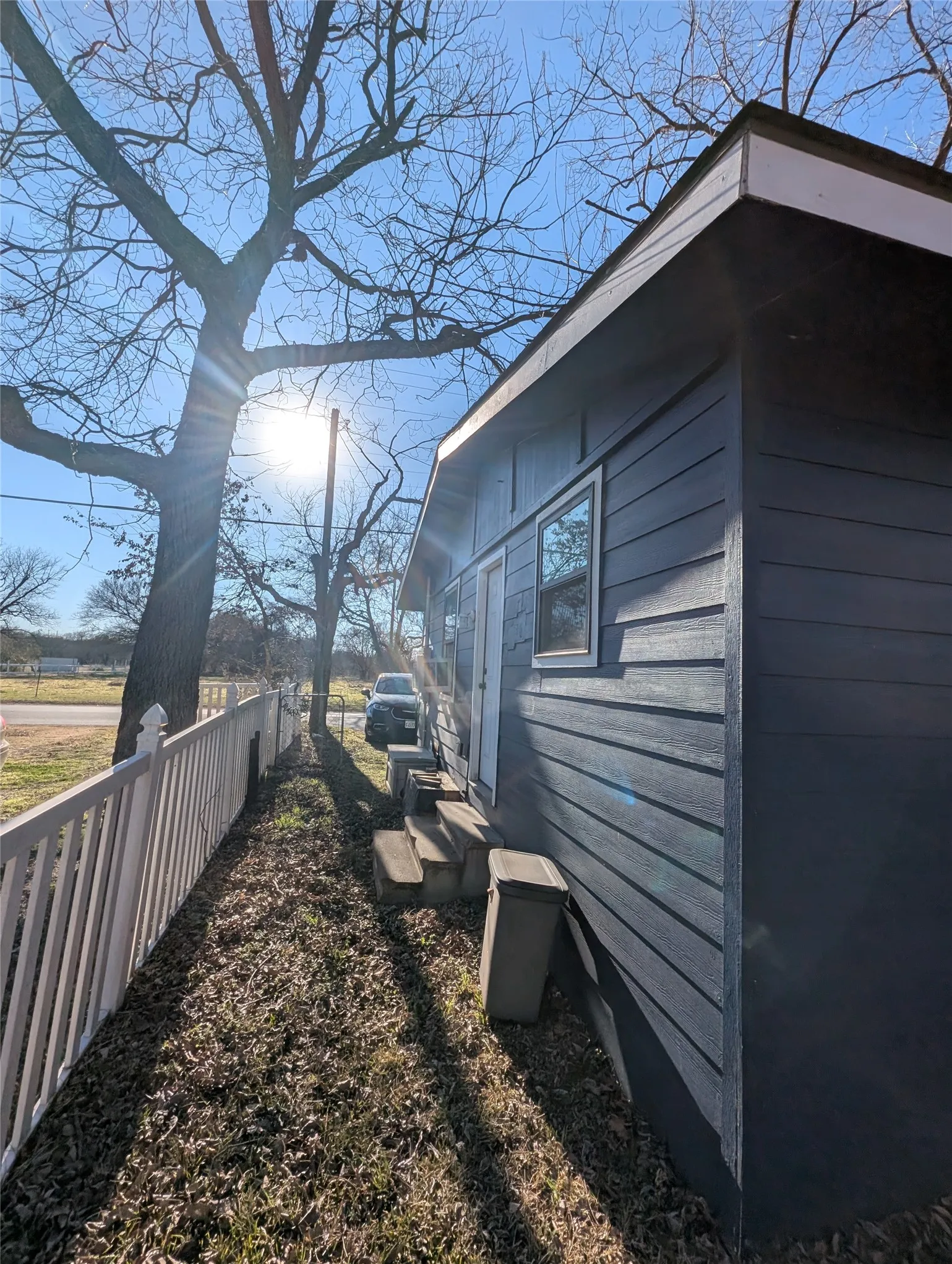 Single Family Residence For Sale in Johnson County , 203 S Kouns Street, Cleburne, Texas 76031, 1 Bedroom, 1 Bathroom, Garage spaces, 624 Sqft, built in 1945, mls#21379609, Real Estate Agent in Cleburne, Homes For Sale in Johnson county, Homes For Sale in Cleburne, Realtor in Cleburne Texas, Real Estate Brokerage Independent Realty Texas, Luminita Cordes Realtor