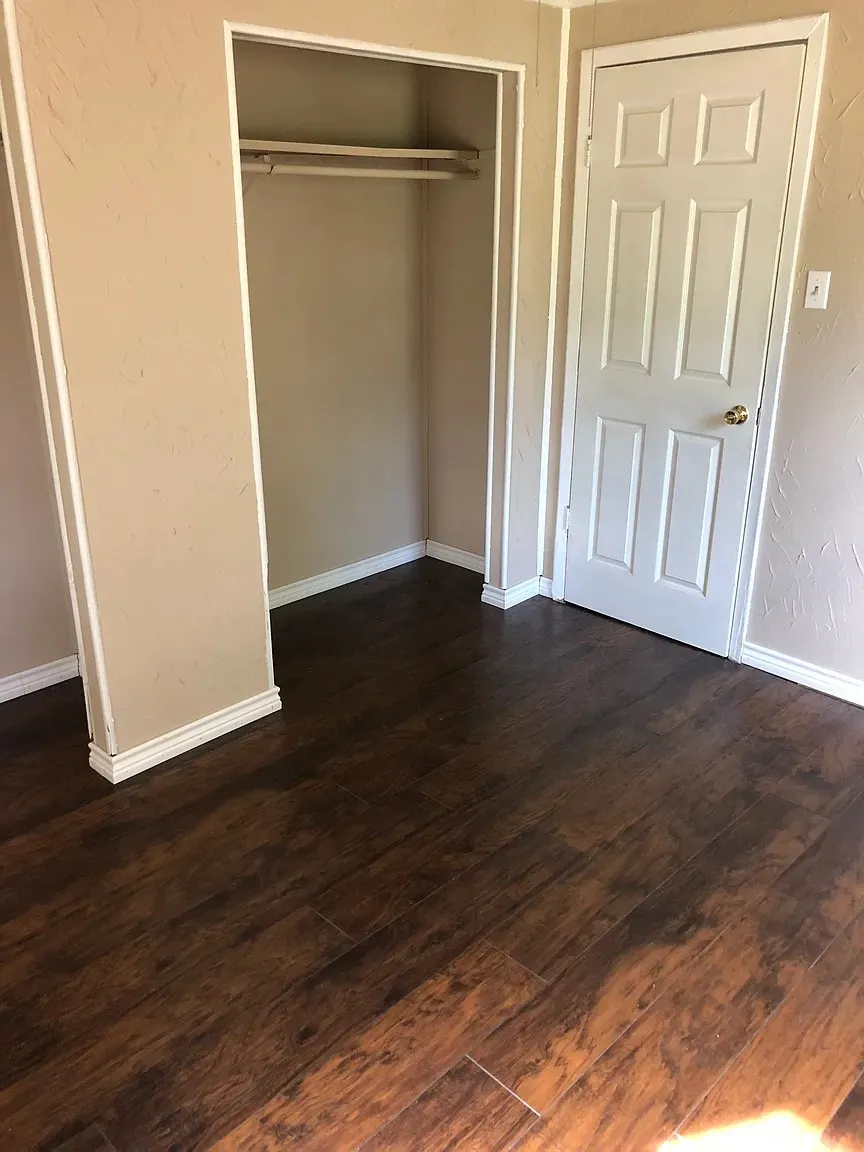 Single Family Residence For Sale in Johnson County , 203 S Kouns Street, Cleburne, Texas 76031, 1 Bedroom, 1 Bathroom, Garage spaces, 624 Sqft, built in 1945, mls#21379609, Real Estate Agent in Cleburne, Homes For Sale in Johnson county, Homes For Sale in Cleburne, Realtor in Cleburne Texas, Real Estate Brokerage Independent Realty Texas, Luminita Cordes Realtor