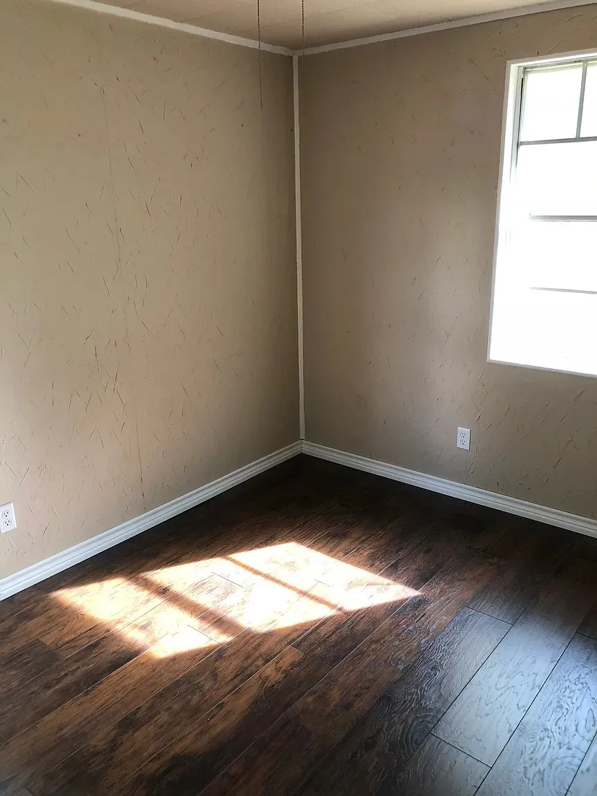 Single Family Residence For Sale in Johnson County , 203 S Kouns Street, Cleburne, Texas 76031, 1 Bedroom, 1 Bathroom, Garage spaces, 624 Sqft, built in 1945, mls#21379609, Real Estate Agent in Cleburne, Homes For Sale in Johnson county, Homes For Sale in Cleburne, Realtor in Cleburne Texas, Real Estate Brokerage Independent Realty Texas, Luminita Cordes Realtor