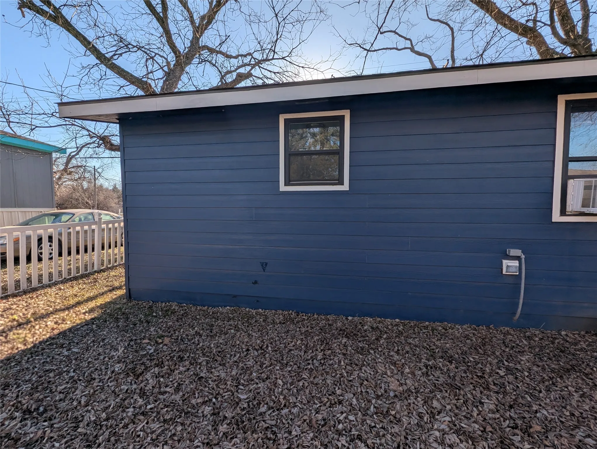 Single Family Residence For Sale in Johnson County , 203 S Kouns Street, Cleburne, Texas 76031, 1 Bedroom, 1 Bathroom, Garage spaces, 624 Sqft, built in 1945, mls#21379609, Real Estate Agent in Cleburne, Homes For Sale in Johnson county, Homes For Sale in Cleburne, Realtor in Cleburne Texas, Real Estate Brokerage Independent Realty Texas, Luminita Cordes Realtor