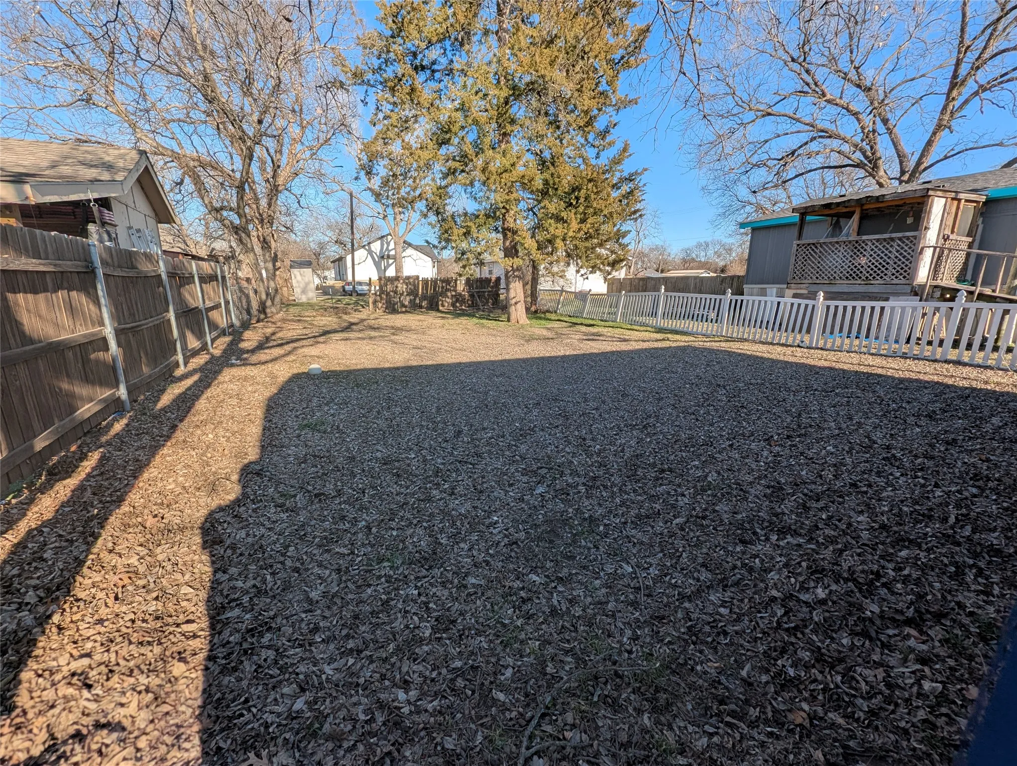 Single Family Residence For Sale in Johnson County , 203 S Kouns Street, Cleburne, Texas 76031, 1 Bedroom, 1 Bathroom, Garage spaces, 624 Sqft, built in 1945, mls#21379609, Real Estate Agent in Cleburne, Homes For Sale in Johnson county, Homes For Sale in Cleburne, Realtor in Cleburne Texas, Real Estate Brokerage Independent Realty Texas, Luminita Cordes Realtor