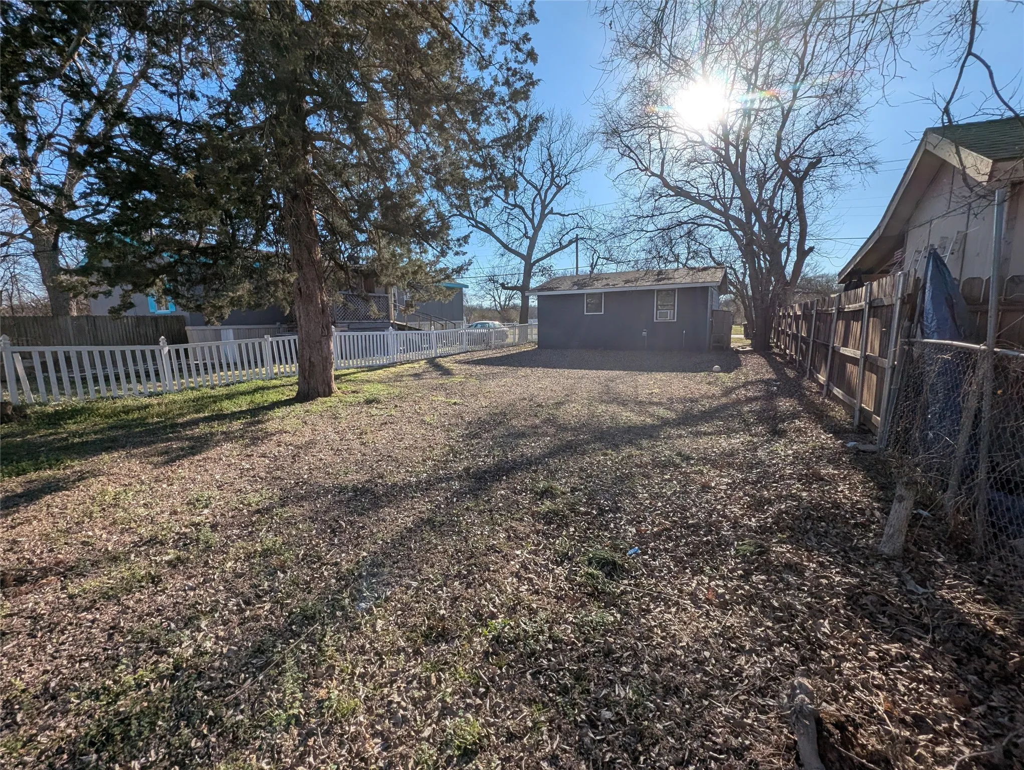Single Family Residence For Sale in Johnson County , 203 S Kouns Street, Cleburne, Texas 76031, 1 Bedroom, 1 Bathroom, Garage spaces, 624 Sqft, built in 1945, mls#21379609, Real Estate Agent in Cleburne, Homes For Sale in Johnson county, Homes For Sale in Cleburne, Realtor in Cleburne Texas, Real Estate Brokerage Independent Realty Texas, Luminita Cordes Realtor