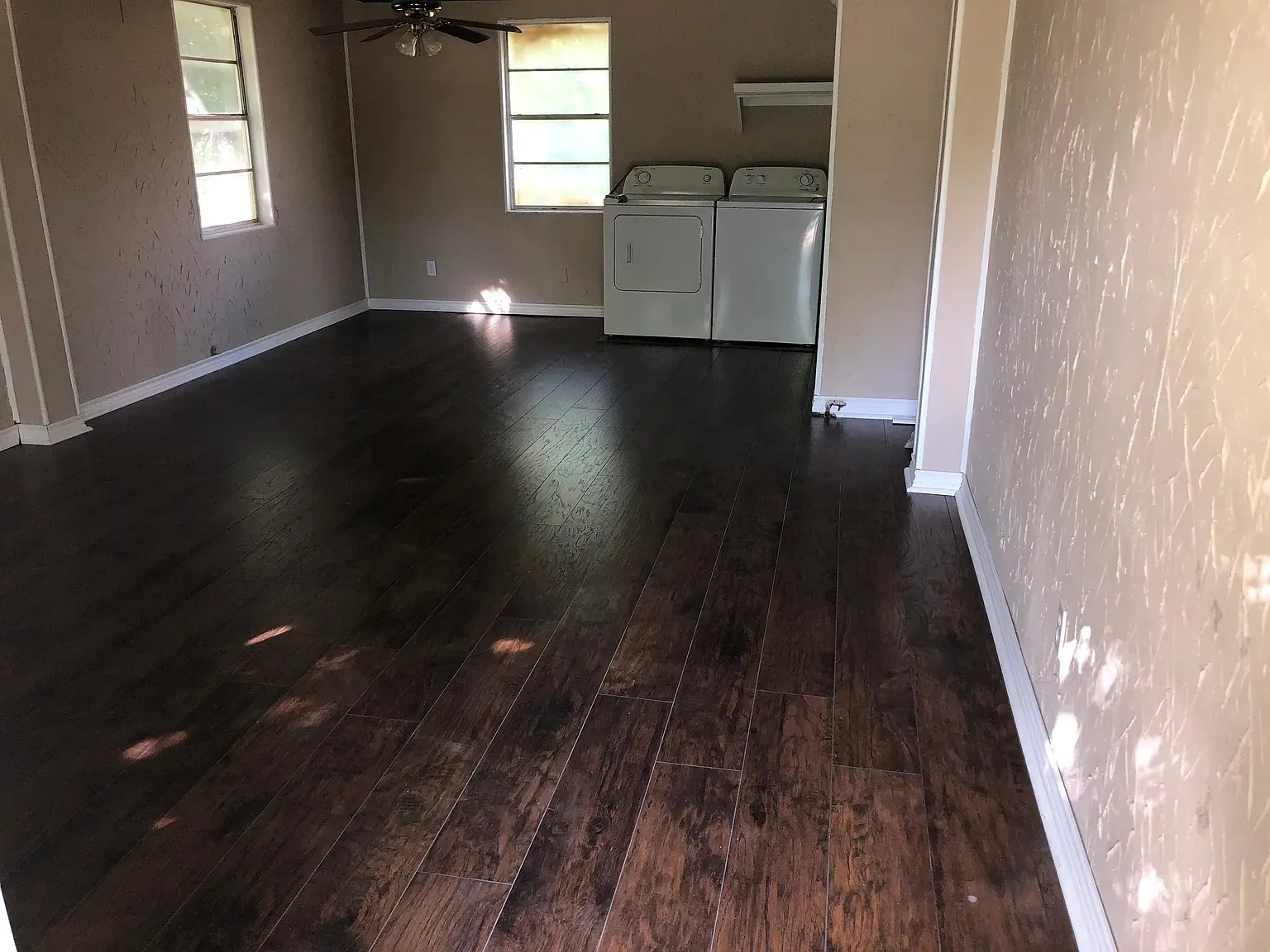 Single Family Residence For Sale in Johnson County , 203 S Kouns Street, Cleburne, Texas 76031, 1 Bedroom, 1 Bathroom, Garage spaces, 624 Sqft, built in 1945, mls#21379609, Real Estate Agent in Cleburne, Homes For Sale in Johnson county, Homes For Sale in Cleburne, Realtor in Cleburne Texas, Real Estate Brokerage Independent Realty Texas, Luminita Cordes Realtor