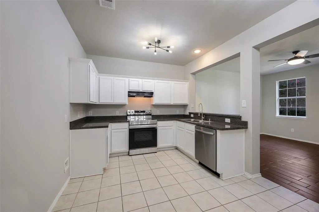 Townhouse For Rent in Collin County , 4152 Kyndra Circle, Richardson, Texas 75082, 3 Bedroom, 3 Bathroom, 2 Garage spaces, 1,497 Sqft, built in 2005, mls#21379610, Real Estate Agent in Richardson, Homes For Rent in Collin county, Homes For Rent in Richardson, Realtor in Richardson Texas, Real Estate Brokerage Independent Realty Texas, Luminita Cordes Realtor