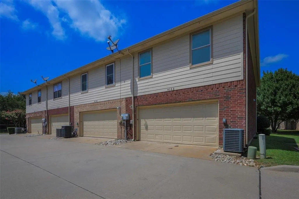 Townhouse For Rent in Collin County , 4152 Kyndra Circle, Richardson, Texas 75082, 3 Bedroom, 3 Bathroom, 2 Garage spaces, 1,497 Sqft, built in 2005, mls#21379610, Real Estate Agent in Richardson, Homes For Rent in Collin county, Homes For Rent in Richardson, Realtor in Richardson Texas, Real Estate Brokerage Independent Realty Texas, Luminita Cordes Realtor