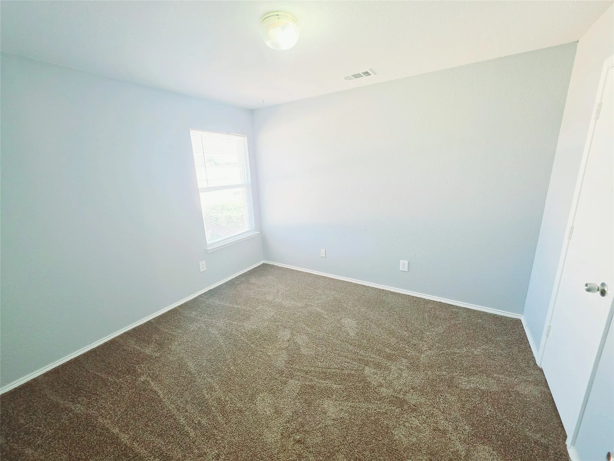New carpet, walk-in closet.