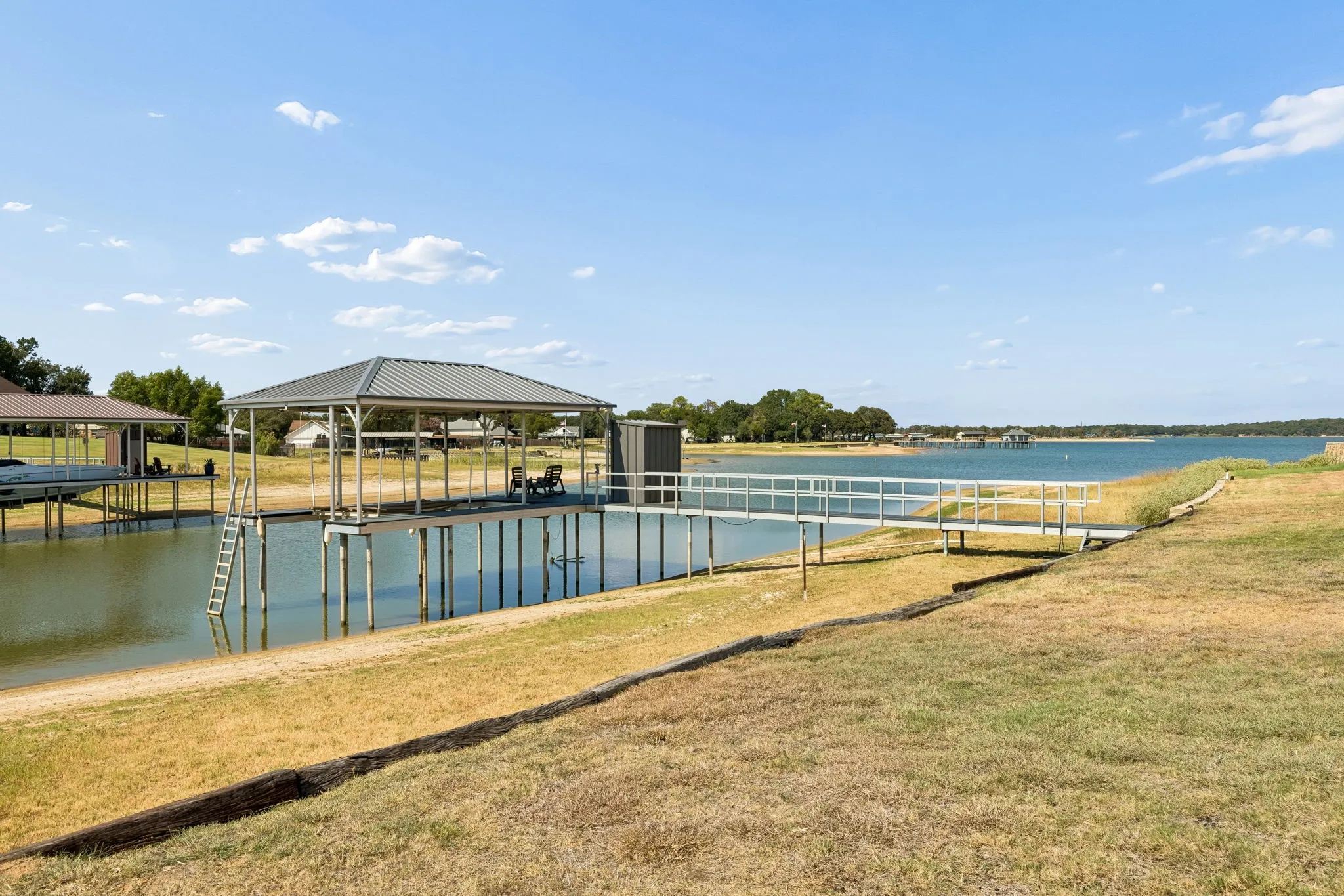 Single Family Residence For Sale in Tarrant County , 1809 Laguna S, Pelican Bay, Texas 76020, 4 Bedroom, 3 Bathroom, 2 Garage spaces, 3,082 Sqft, built in 2015, mls#21379558, Real Estate Agent in Pelican Bay, Homes For Sale in Tarrant county, Homes For Sale in Pelican Bay, Realtor in Pelican Bay Texas, Real Estate Brokerage Independent Realty Texas, Luminita Cordes Realtor