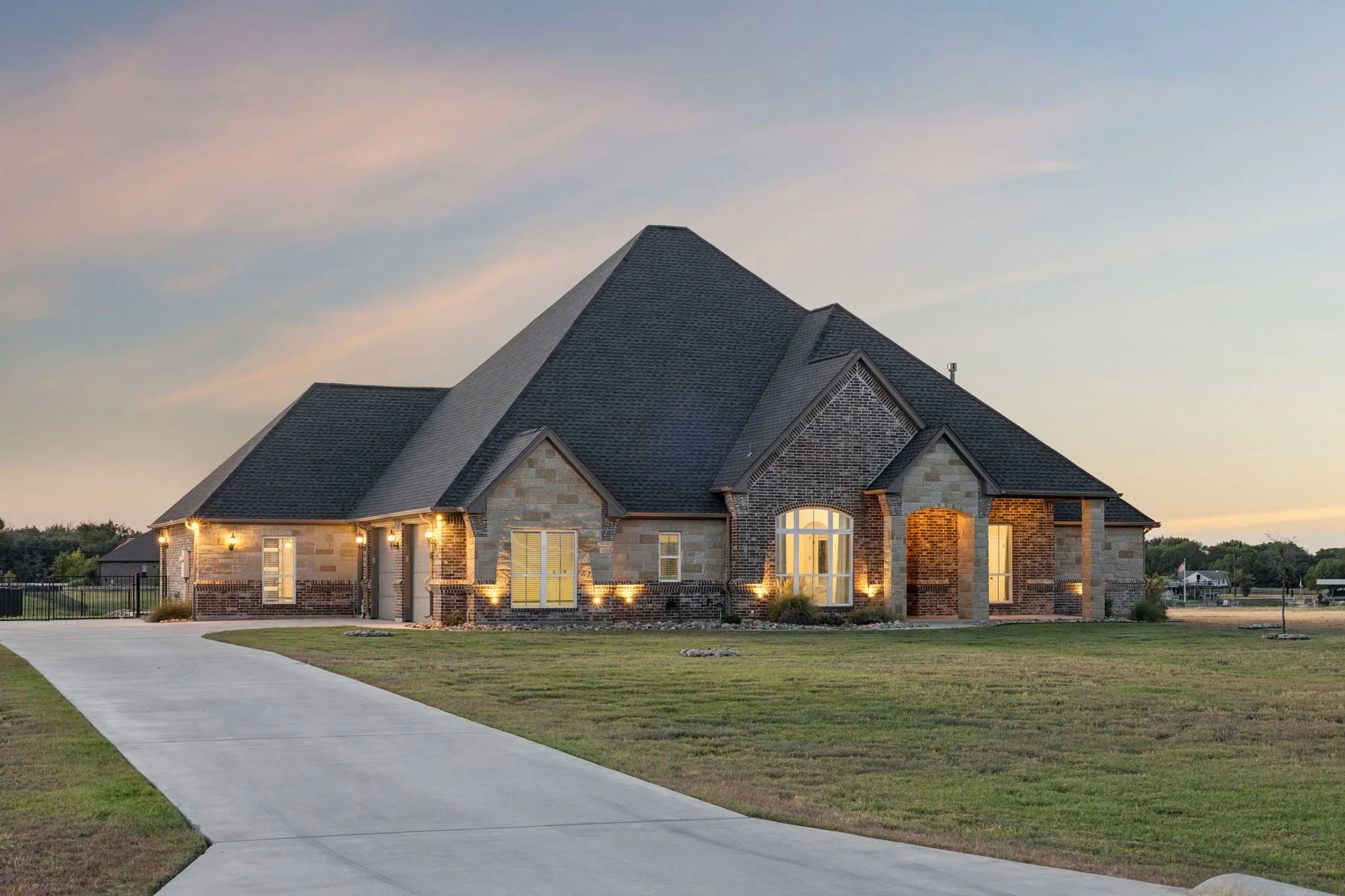 Single Family Residence For Sale in Tarrant County , 1809 Laguna S, Pelican Bay, Texas 76020, 4 Bedroom, 3 Bathroom, 2 Garage spaces, 3,082 Sqft, built in 2015, mls#21379558, Real Estate Agent in Pelican Bay, Homes For Sale in Tarrant county, Homes For Sale in Pelican Bay, Realtor in Pelican Bay Texas, Real Estate Brokerage Independent Realty Texas, Luminita Cordes Realtor