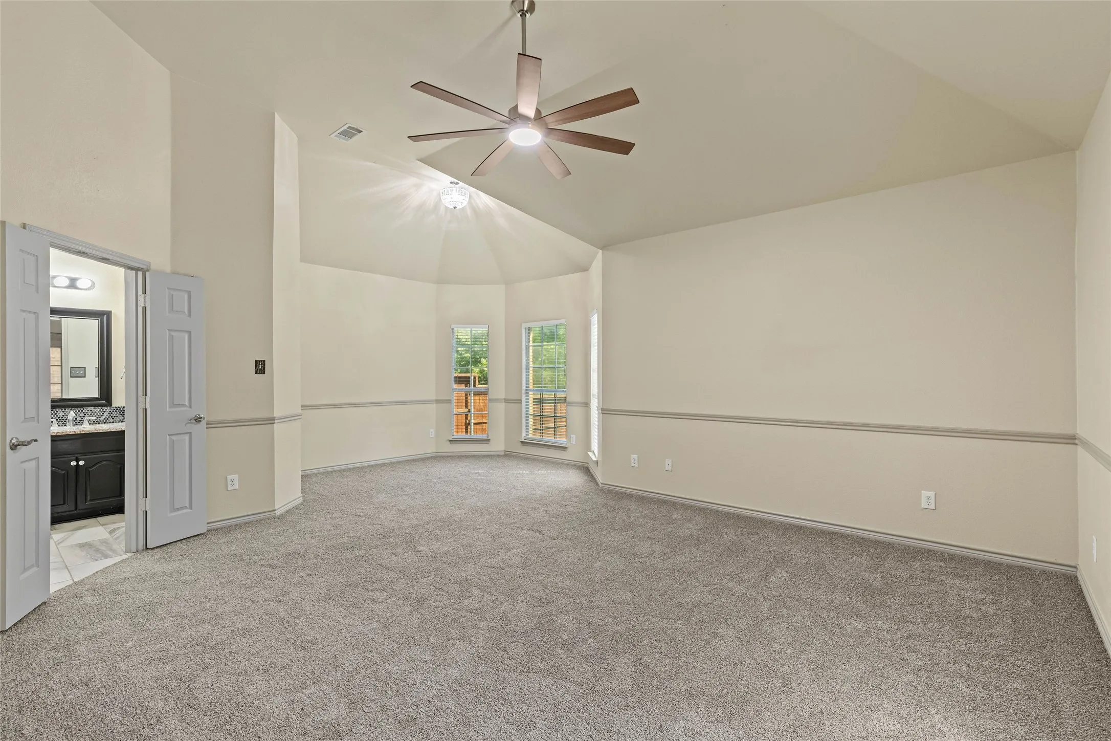 Single Family Residence For Sale in Denton County , 2212 Creek Crossing Drive, Corinth, Texas 76210, 4 Bedroom, 3 Bathroom, 3 Garage spaces, 3,065 Sqft, built in 2004, mls#21379526, Real Estate Agent in Corinth, Homes For Sale in Denton county, Homes For Sale in Corinth, Realtor in Corinth Texas, Real Estate Brokerage Independent Realty Texas, Luminita Cordes Realtor