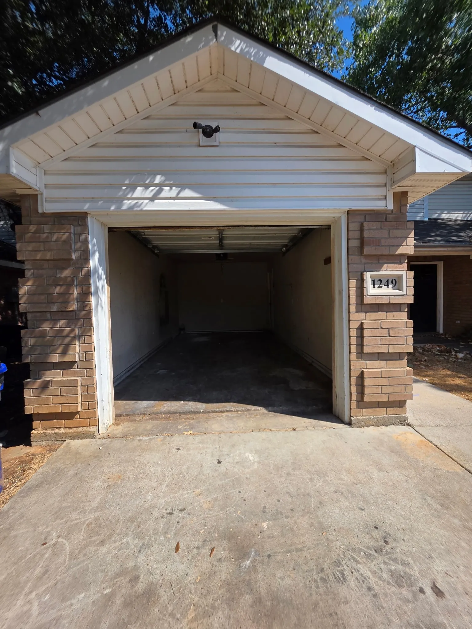 Single Family Residence For Sale in Tarrant County , 1249 Village Garden Drive, Azle, Texas 76020, 4 Bedroom, 2 Bathroom, 1 Garage spaces, 1,246 Sqft, built in 2005, mls#21379611, Real Estate Agent in Azle, Homes For Sale in Tarrant county, Homes For Sale in Azle, Realtor in Azle Texas, Real Estate Brokerage Independent Realty Texas, Luminita Cordes Realtor