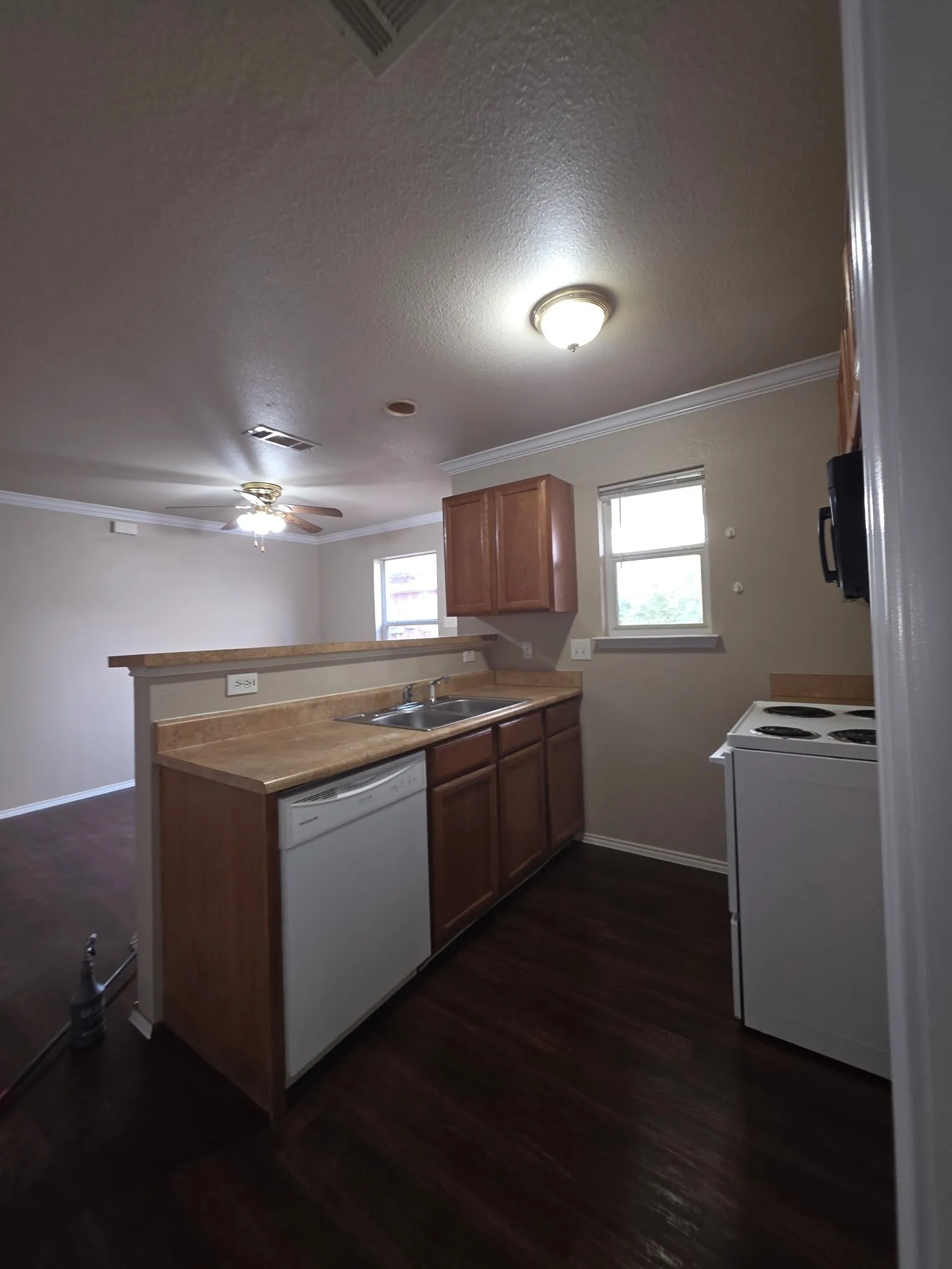 Single Family Residence For Sale in Tarrant County , 1249 Village Garden Drive, Azle, Texas 76020, 4 Bedroom, 2 Bathroom, 1 Garage spaces, 1,246 Sqft, built in 2005, mls#21379611, Real Estate Agent in Azle, Homes For Sale in Tarrant county, Homes For Sale in Azle, Realtor in Azle Texas, Real Estate Brokerage Independent Realty Texas, Luminita Cordes Realtor